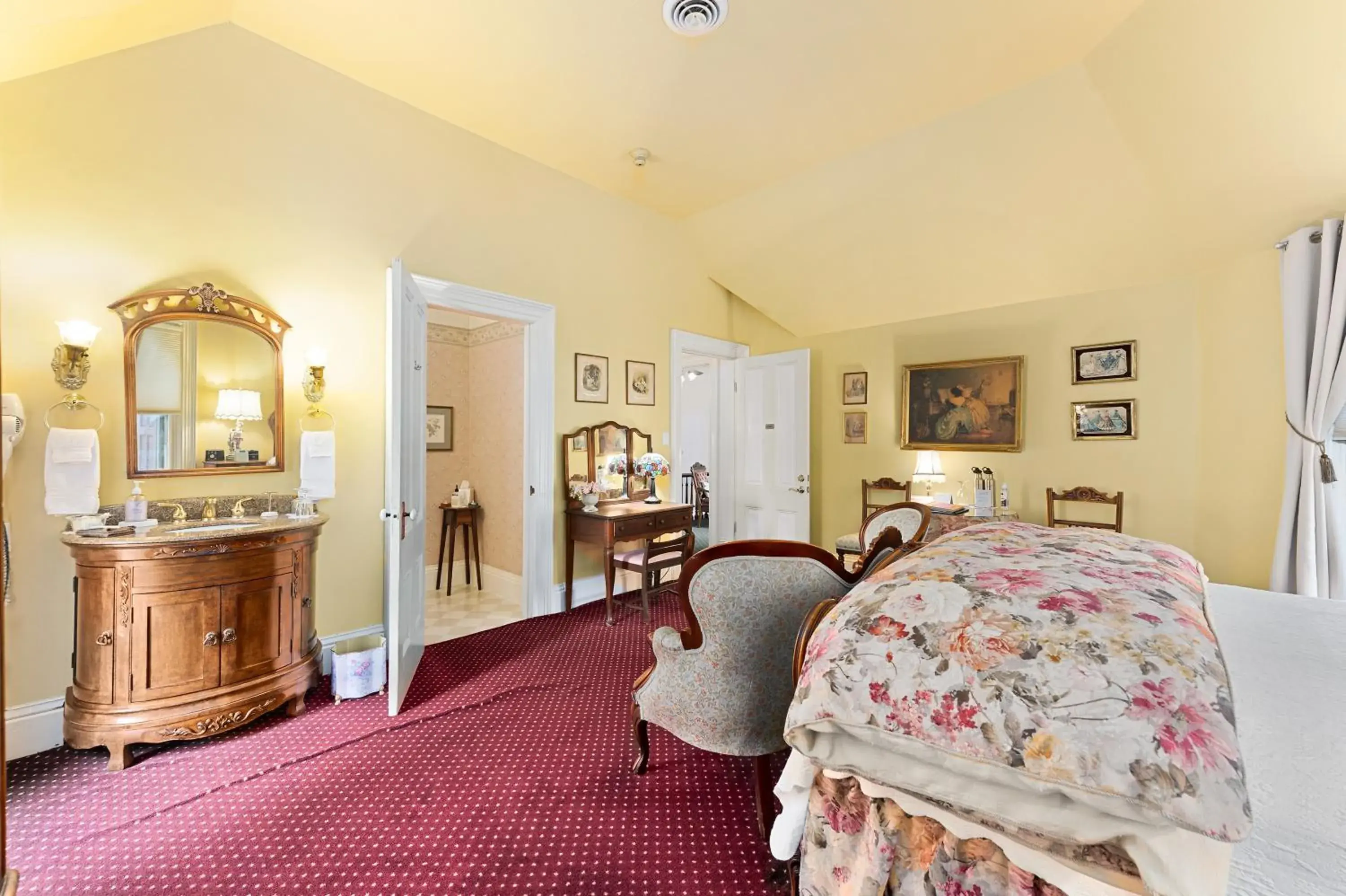 Superior Queen Room - single occupancy in The Gables Wine Country Inn Superior Queen Room - single occupancy in The Gables Wine Country Inn