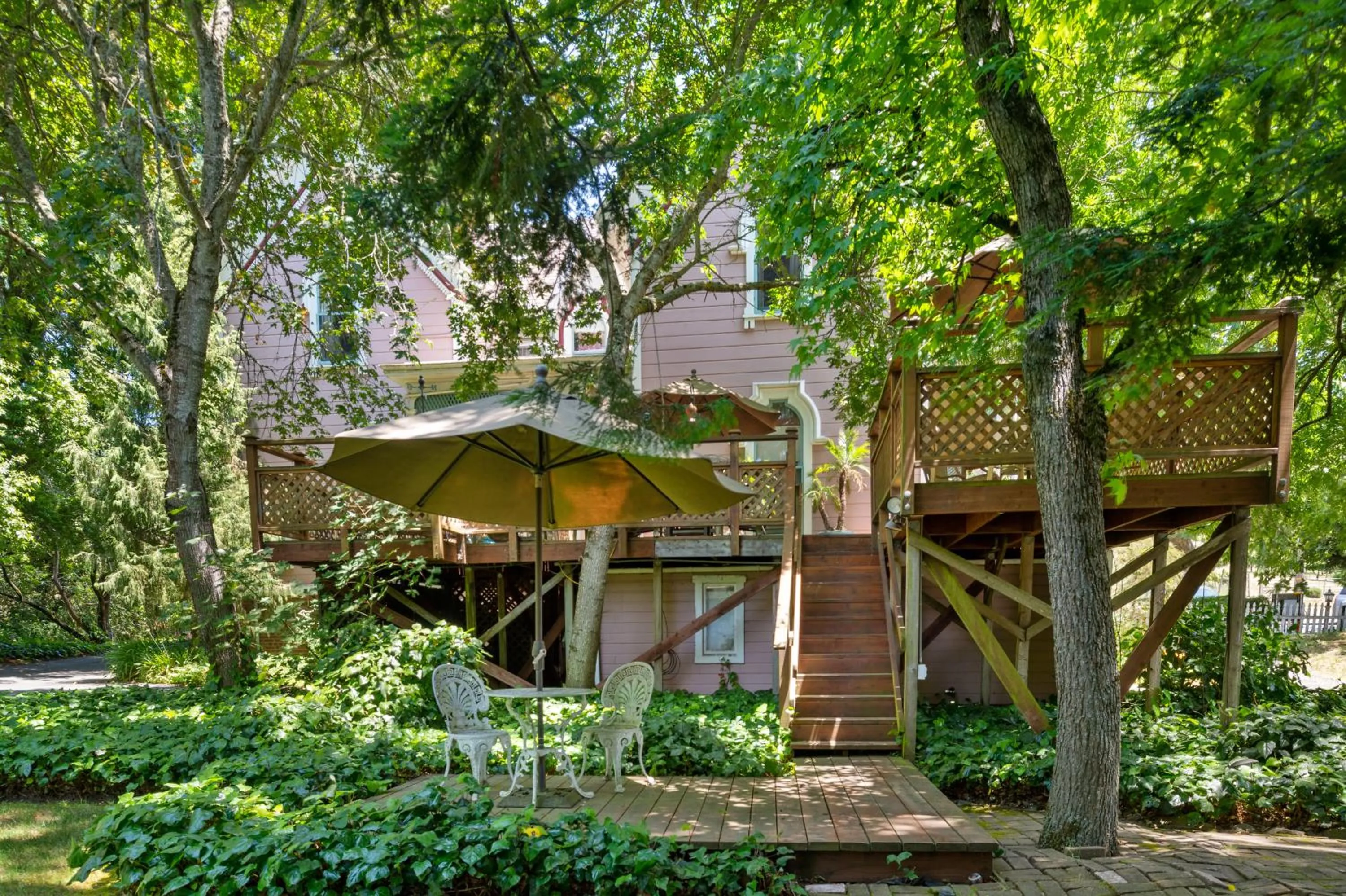 Property building in The Gables Wine Country Inn