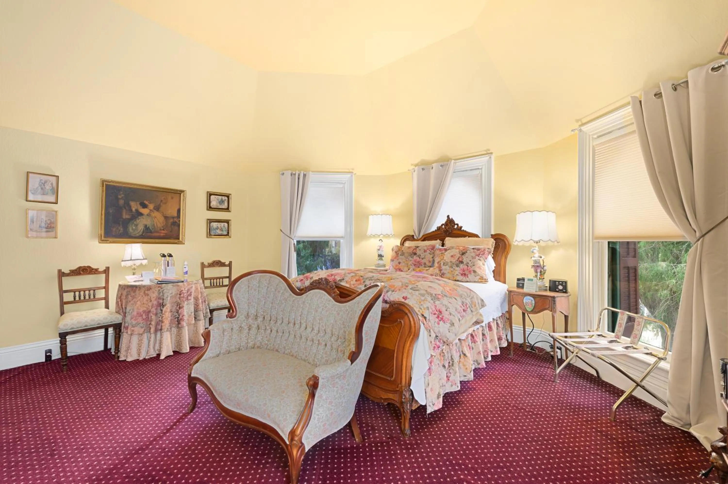 Photo of the whole room in The Gables Wine Country Inn