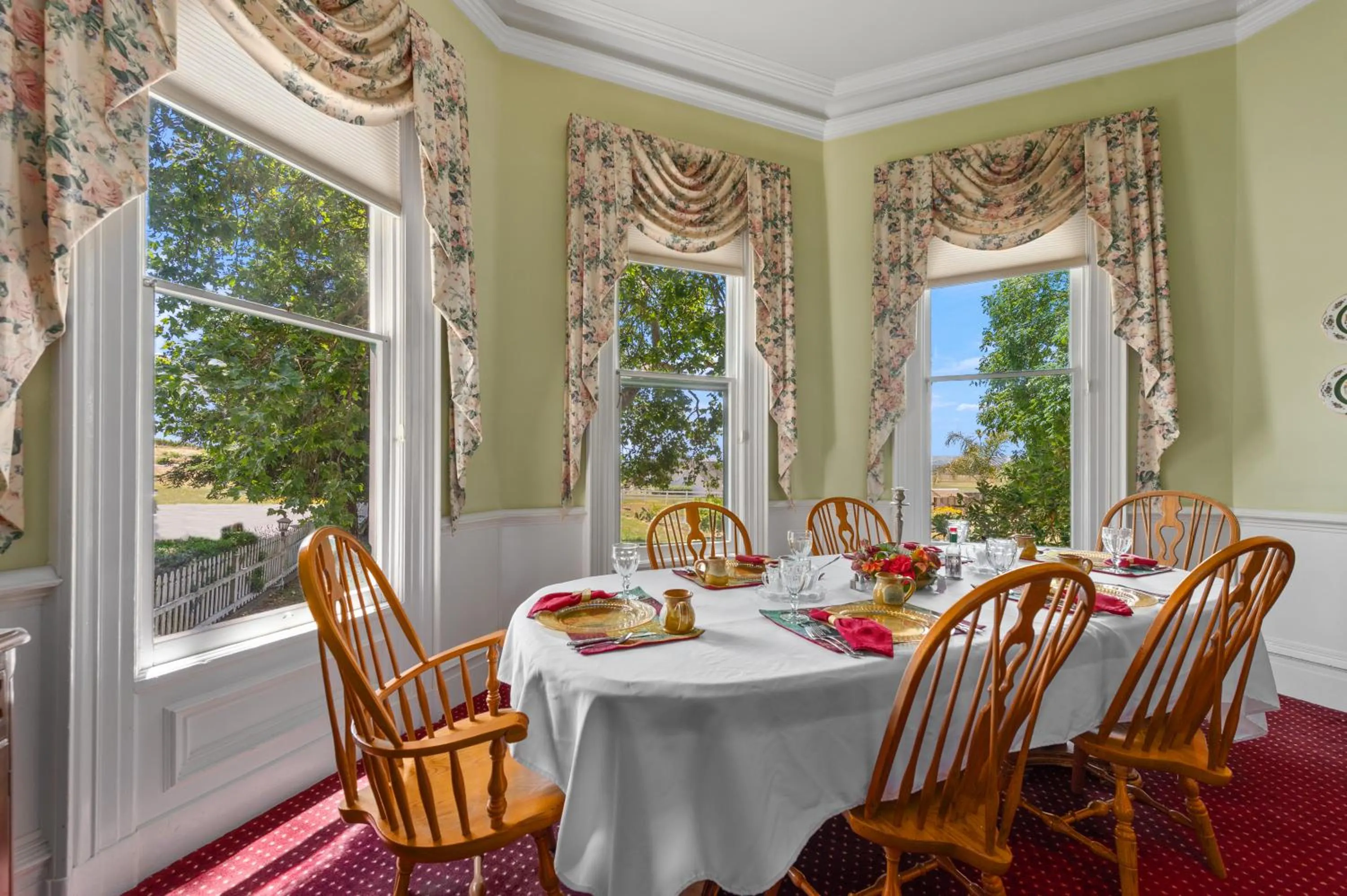 Dining area in The Gables Wine Country Inn