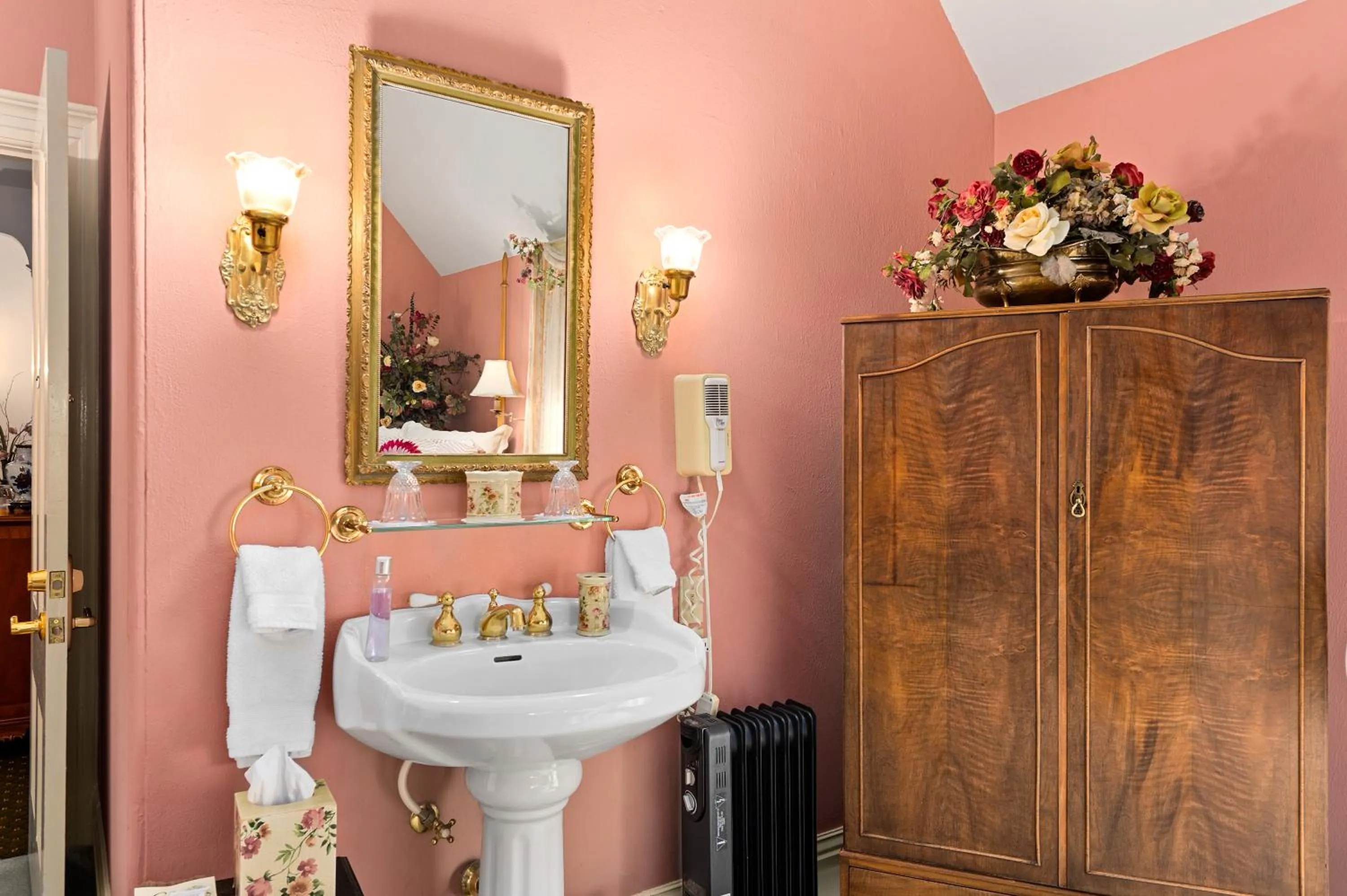 Bathroom in The Gables Wine Country Inn