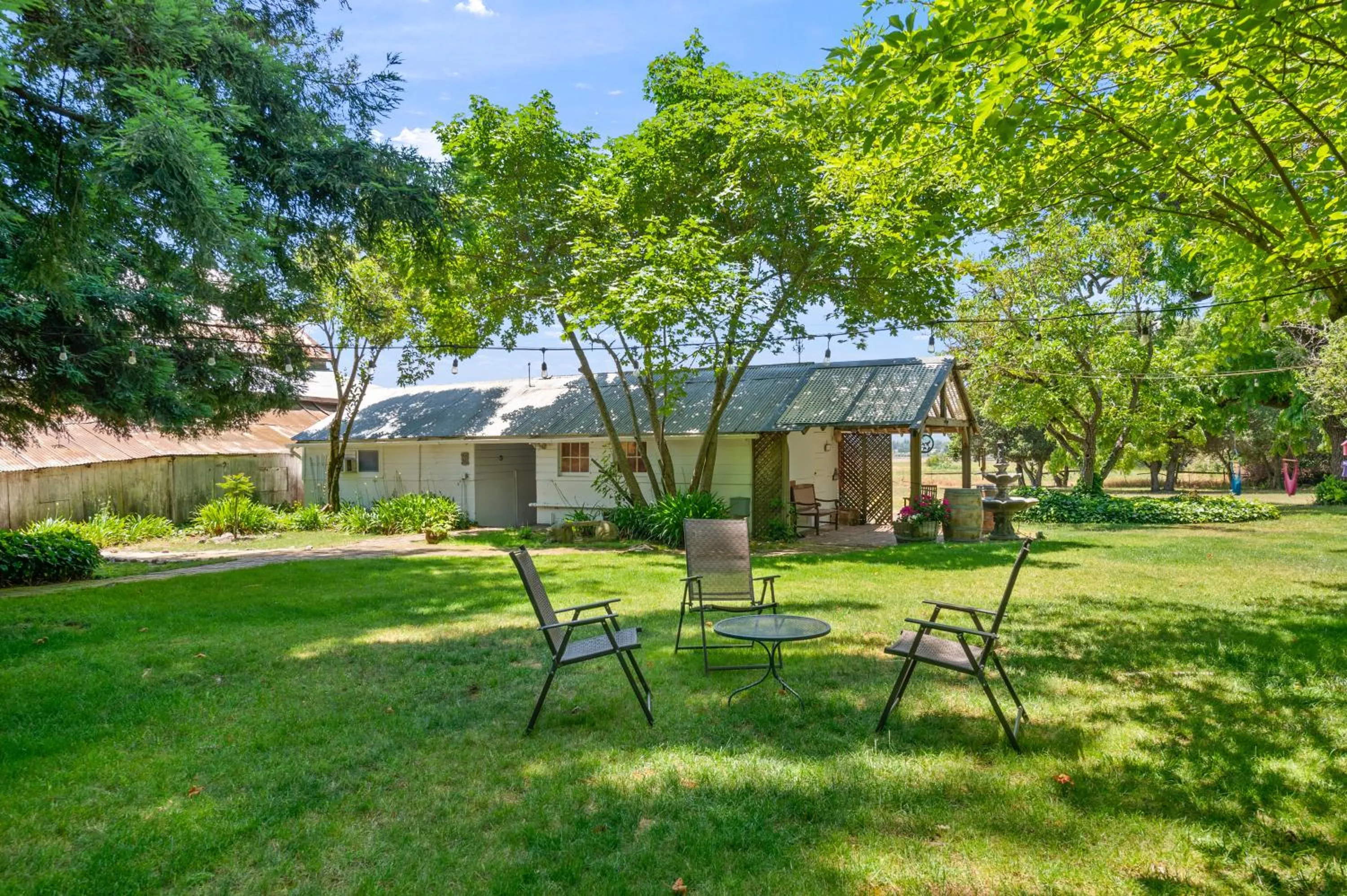 Property building in The Gables Wine Country Inn