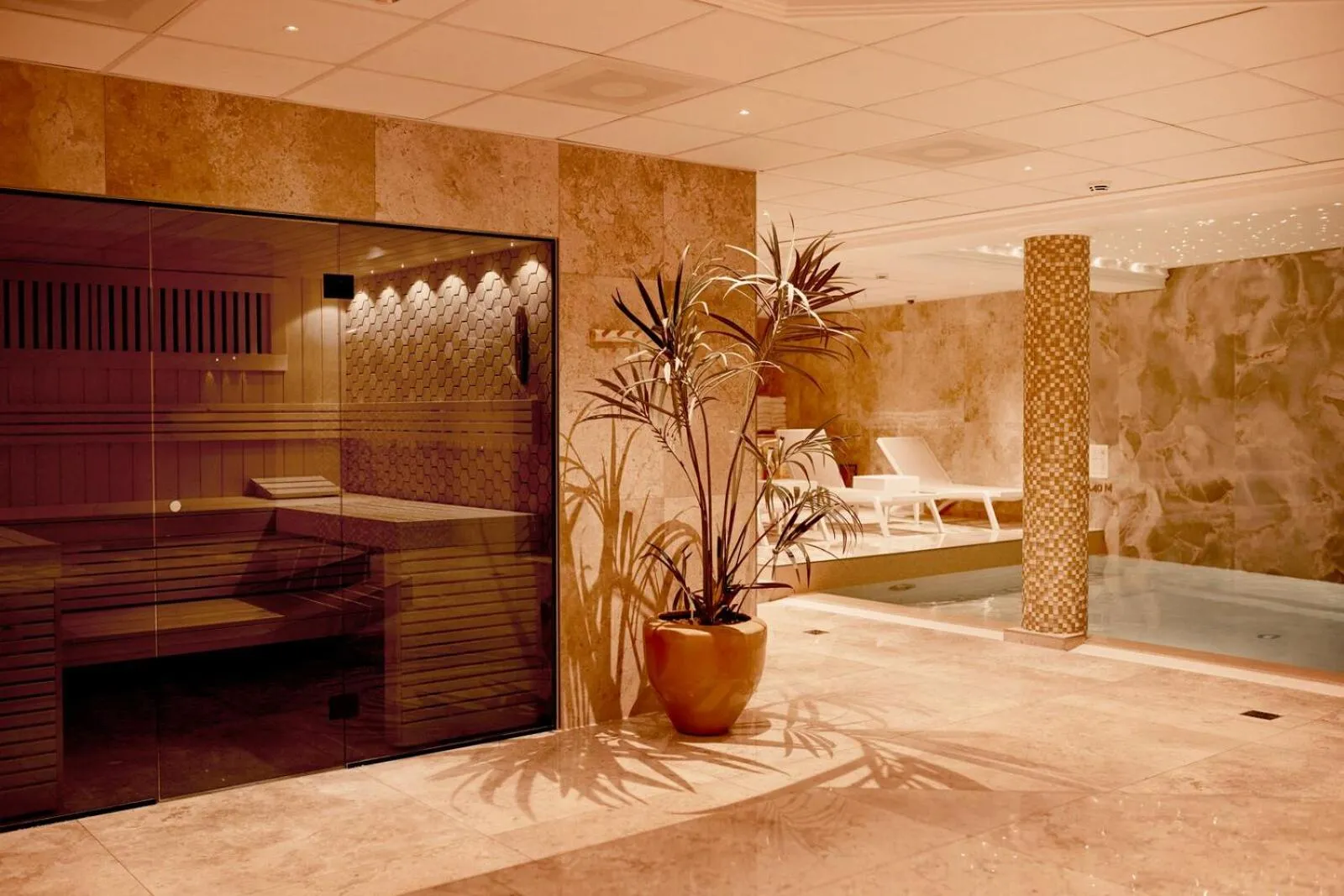 Swimming pool in Van der Valk Palace Hotel Noordwijk