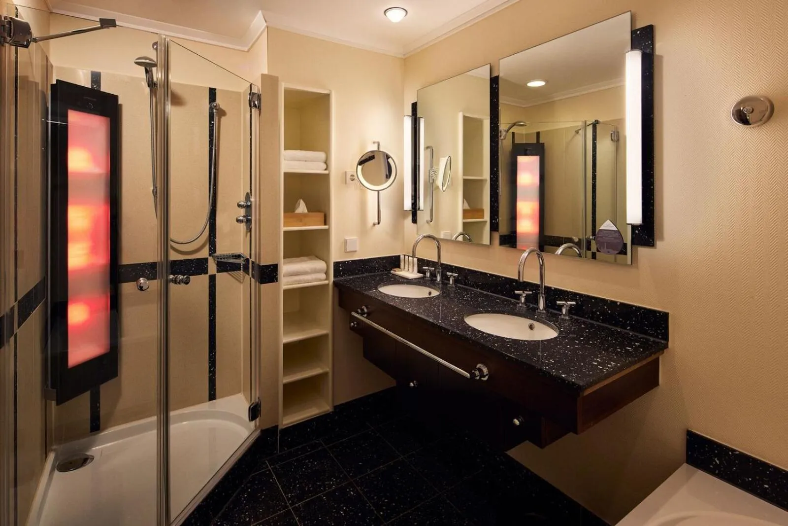 Shower in Van der Valk Palace Hotel Noordwijk