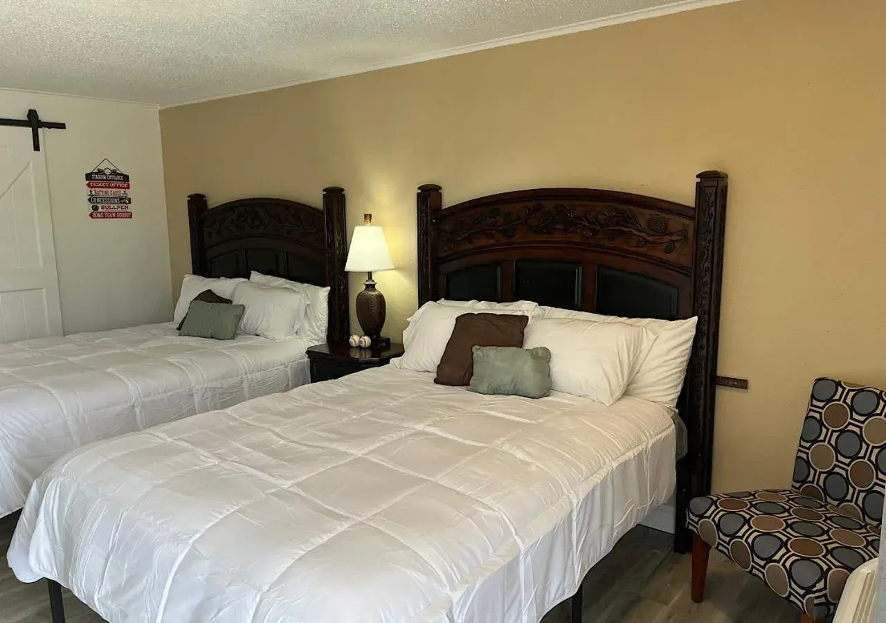 Standard Queen Room in Ballparks Inn Standard Queen Room in Ballparks Inn