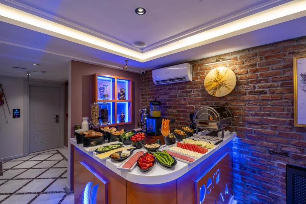 Food and drinks in Pera Luna Premium Hotel