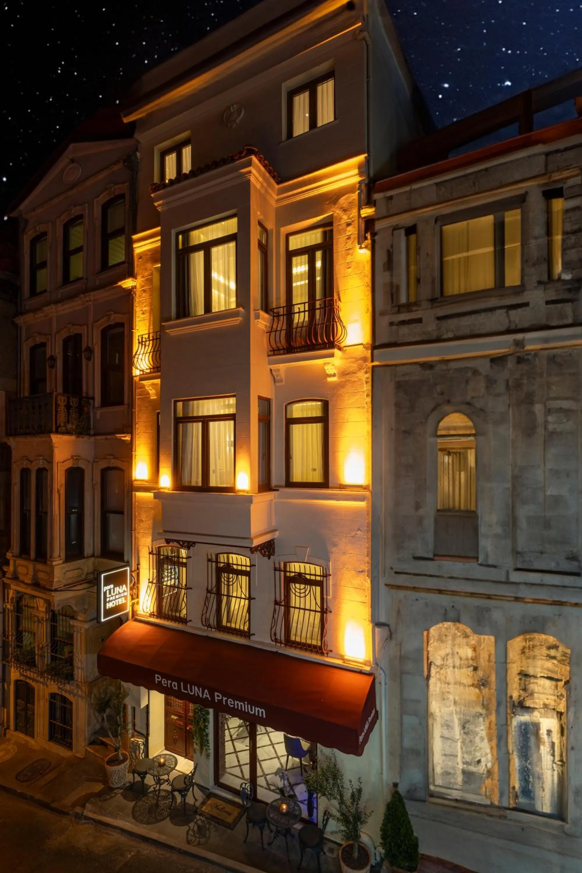 Property building in Pera Luna Premium Hotel