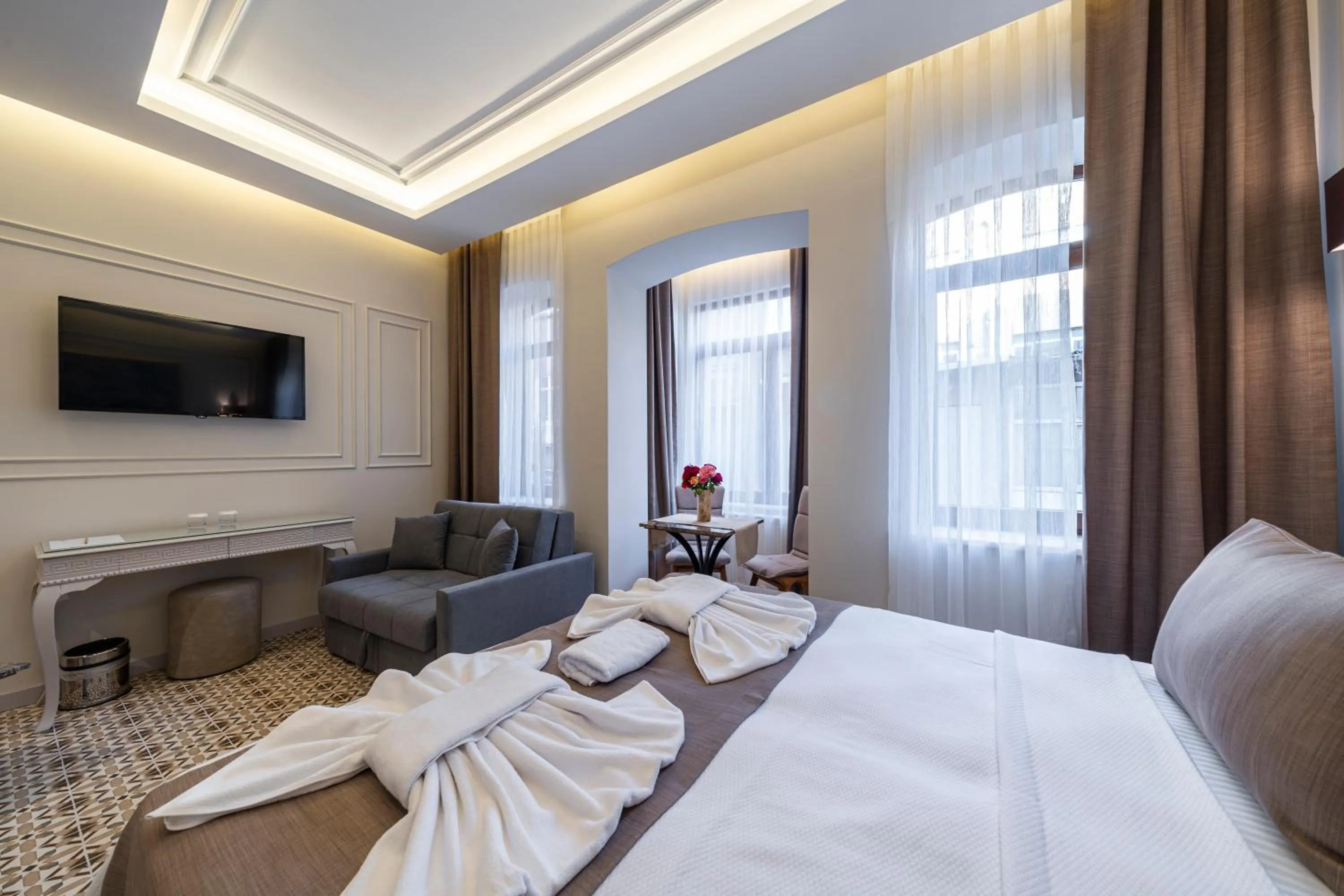 Communal lounge/ TV room, Bed in Pera Luna Premium Hotel