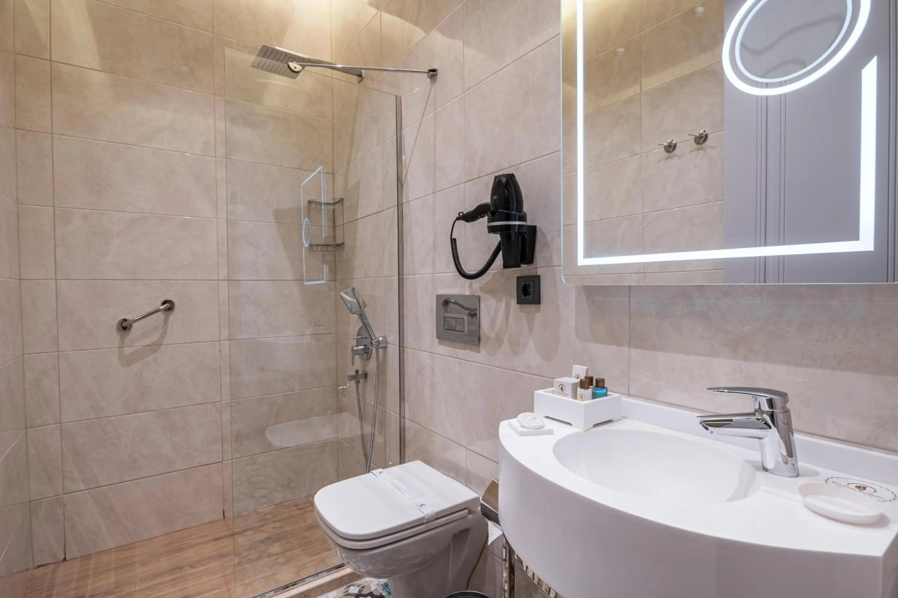 Shower in Pera Luna Premium Hotel