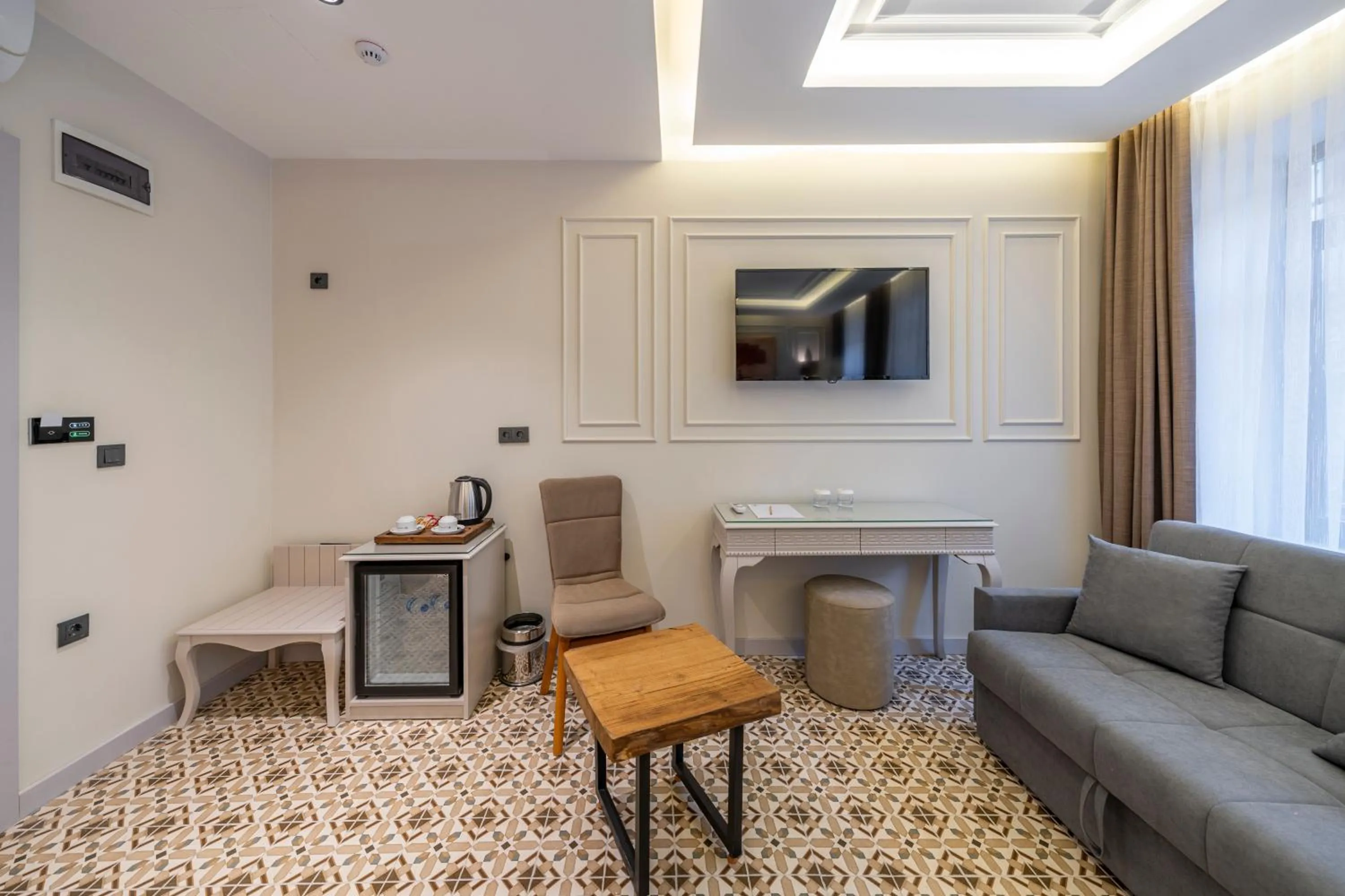 Communal lounge/ TV room in Pera Luna Premium Hotel