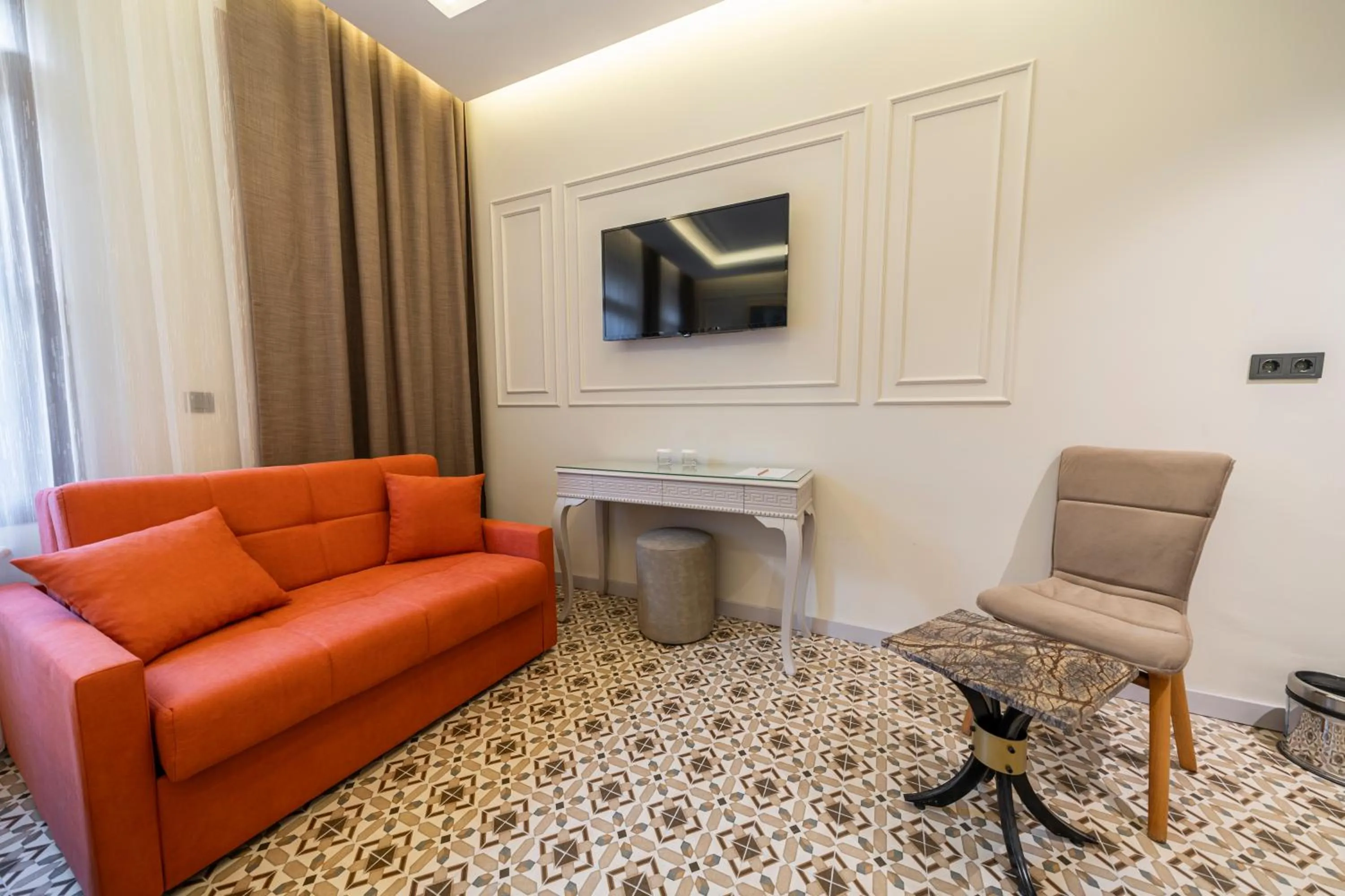 TV and multimedia in Pera Luna Premium Hotel