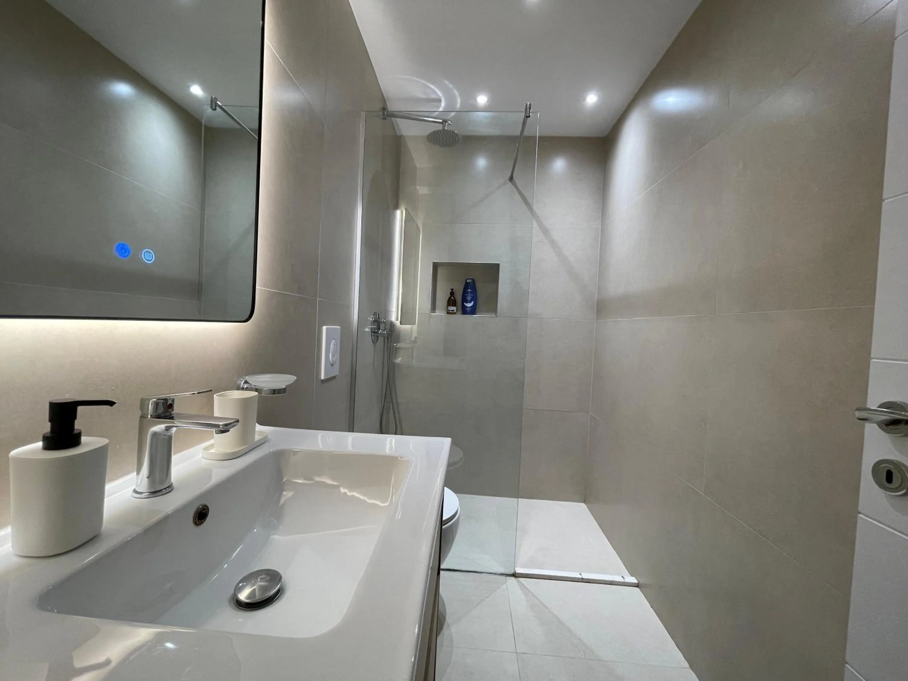 Shower in Myslym Shyri's Apartments