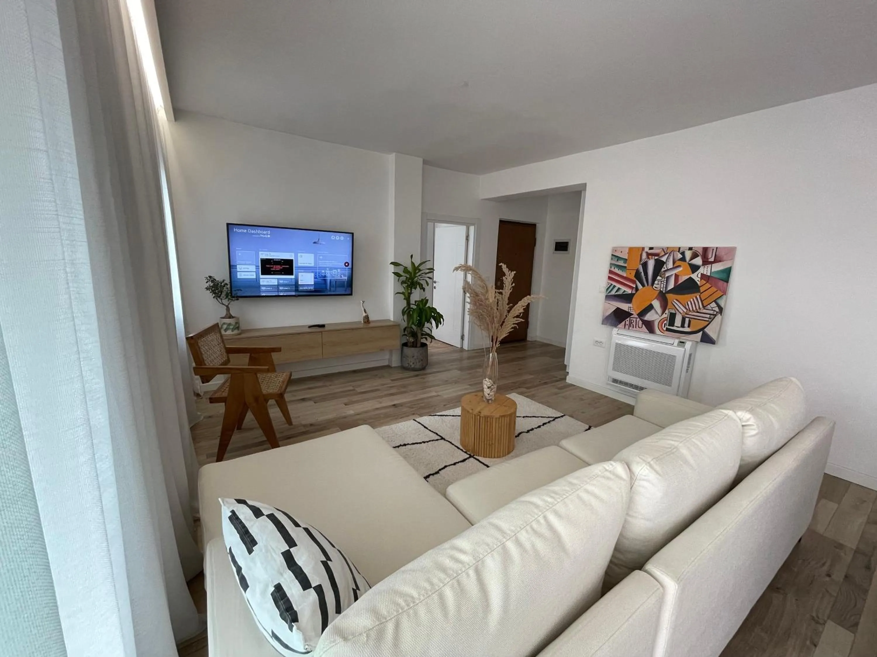 Communal lounge/ TV room in Myslym Shyri's Apartments