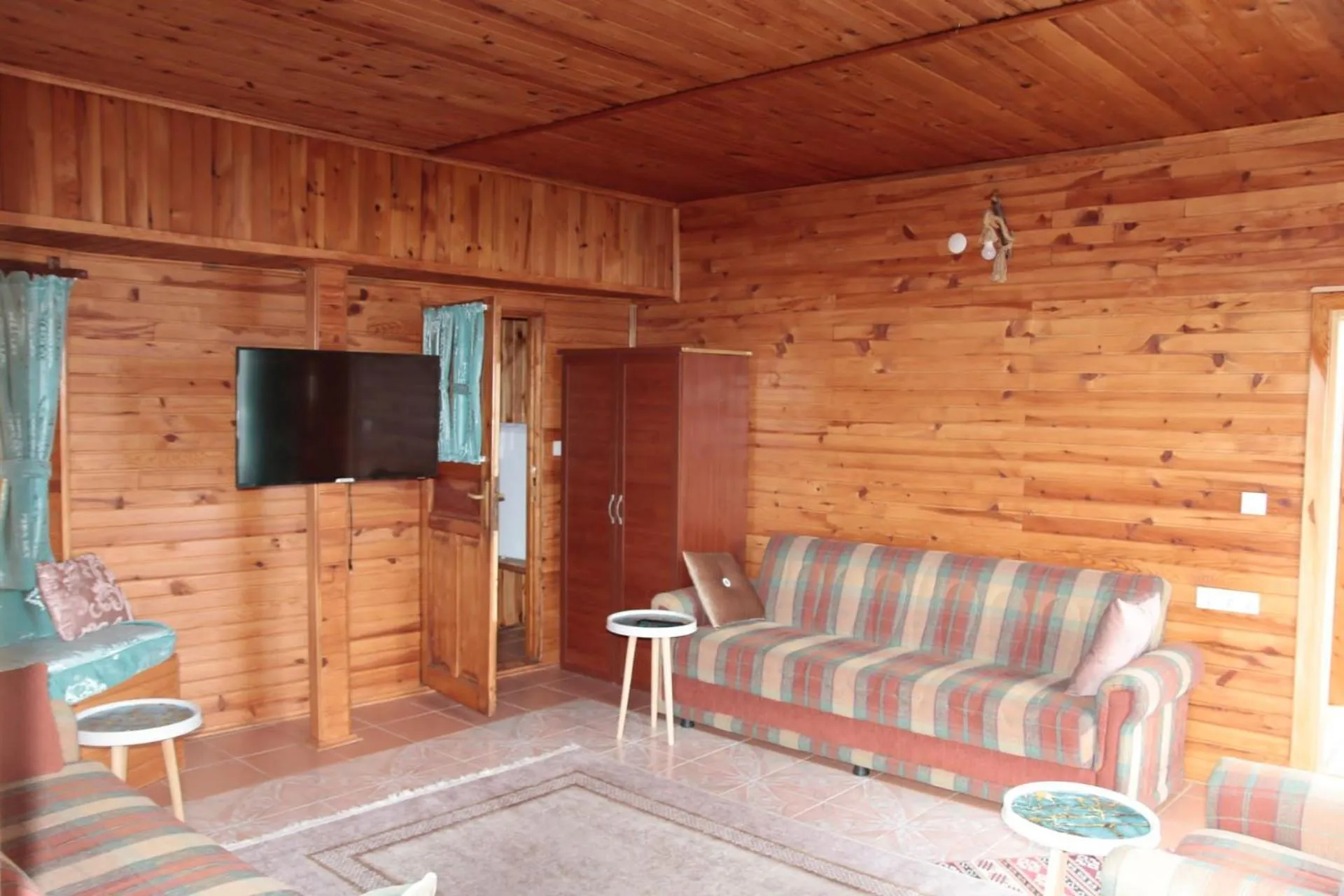 Communal lounge/ TV room in Rosemary Pansiyon