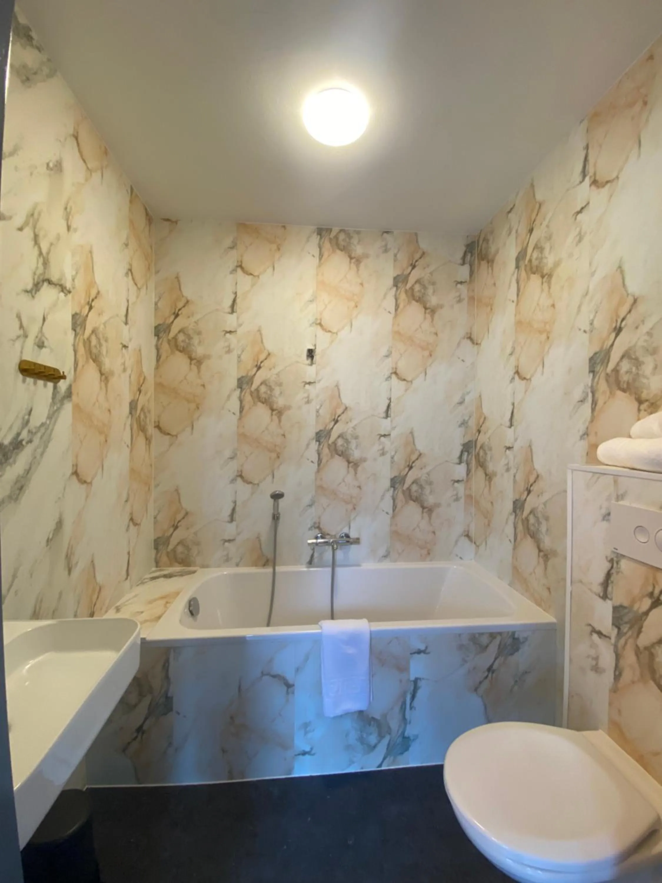 Bathroom in Hotel Bridges House - Delft City Centre