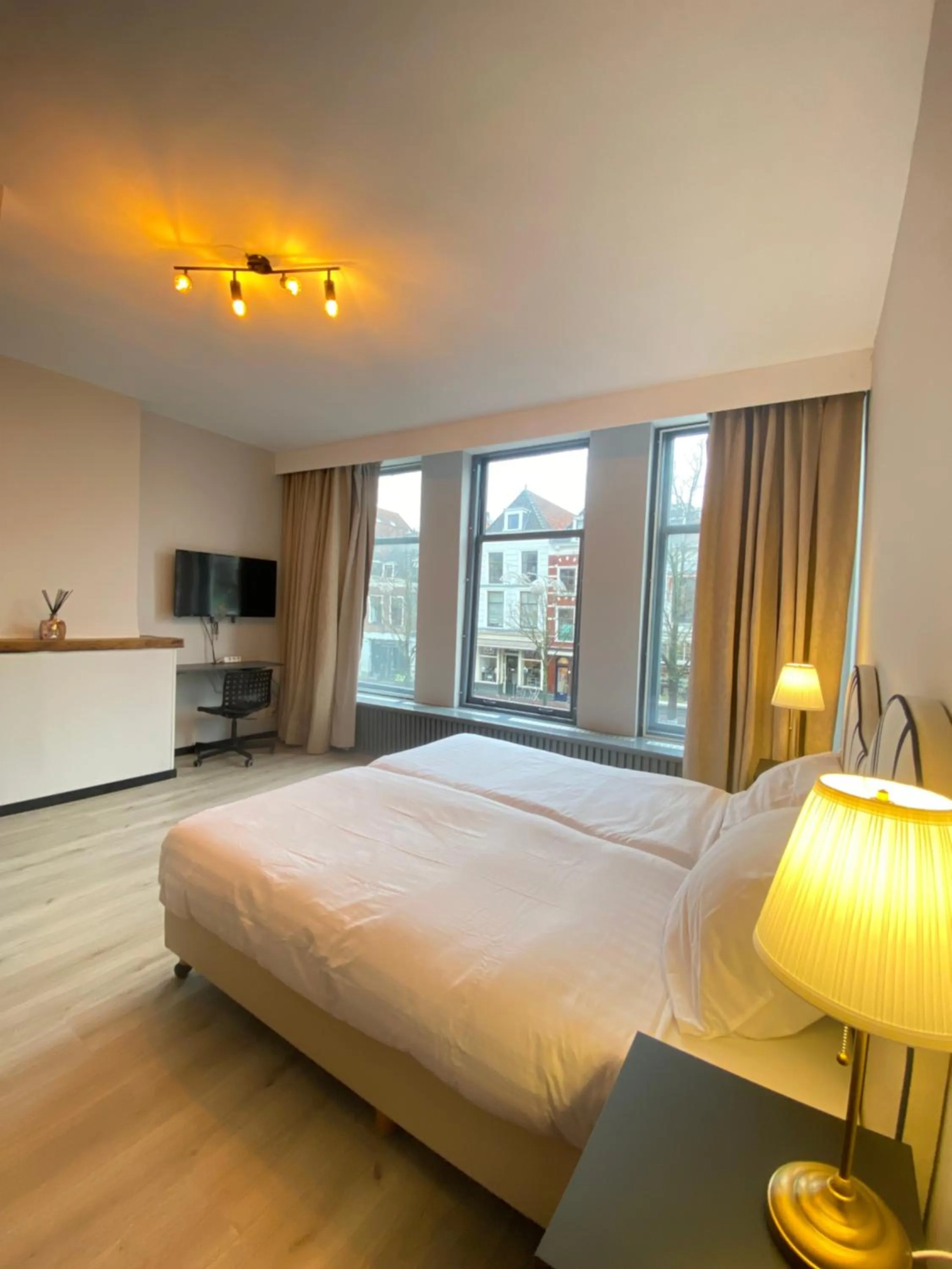 Bed in Hotel Bridges House - Delft City Centre