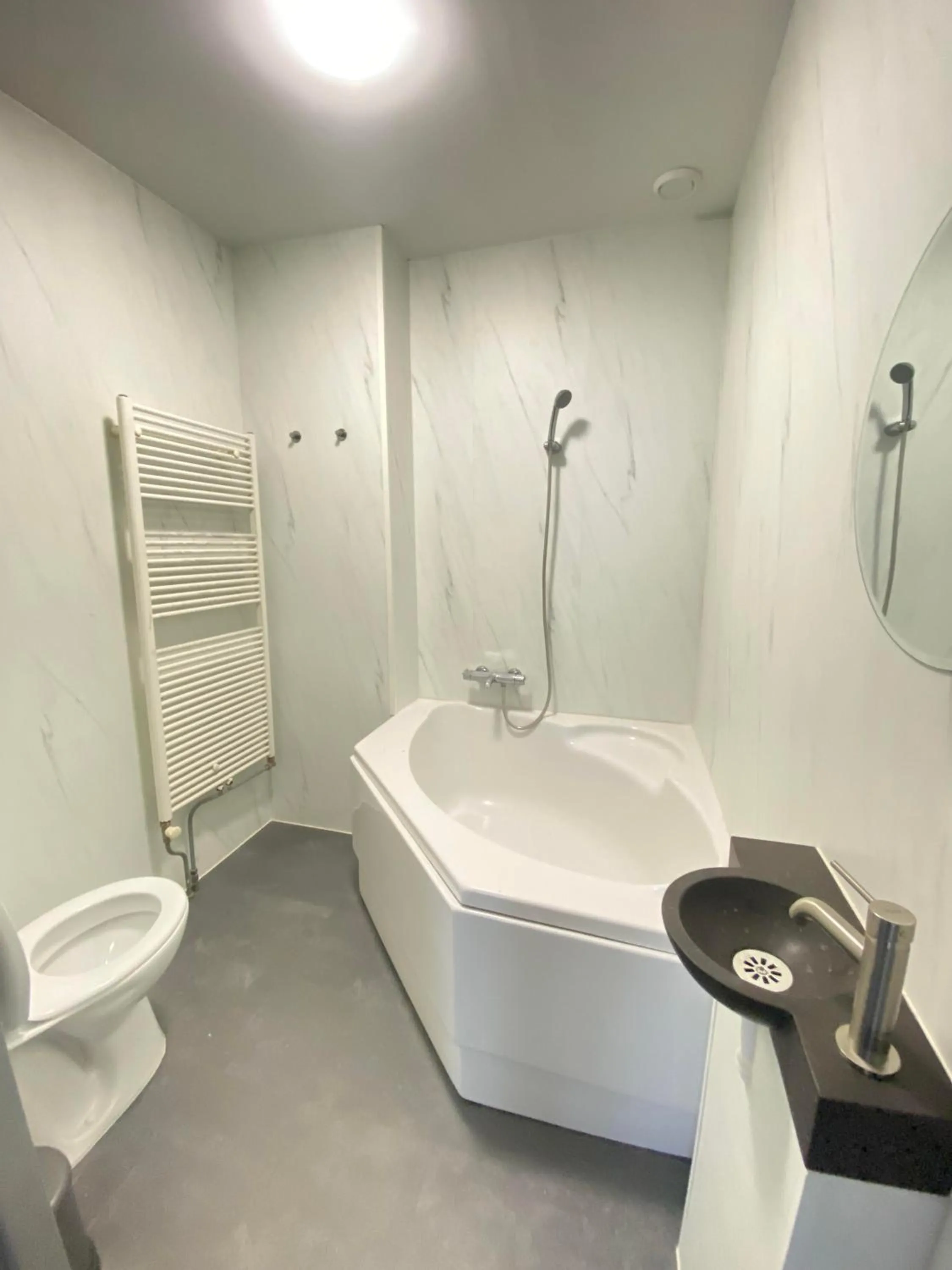 Bathroom in Hotel Bridges House - Delft City Centre