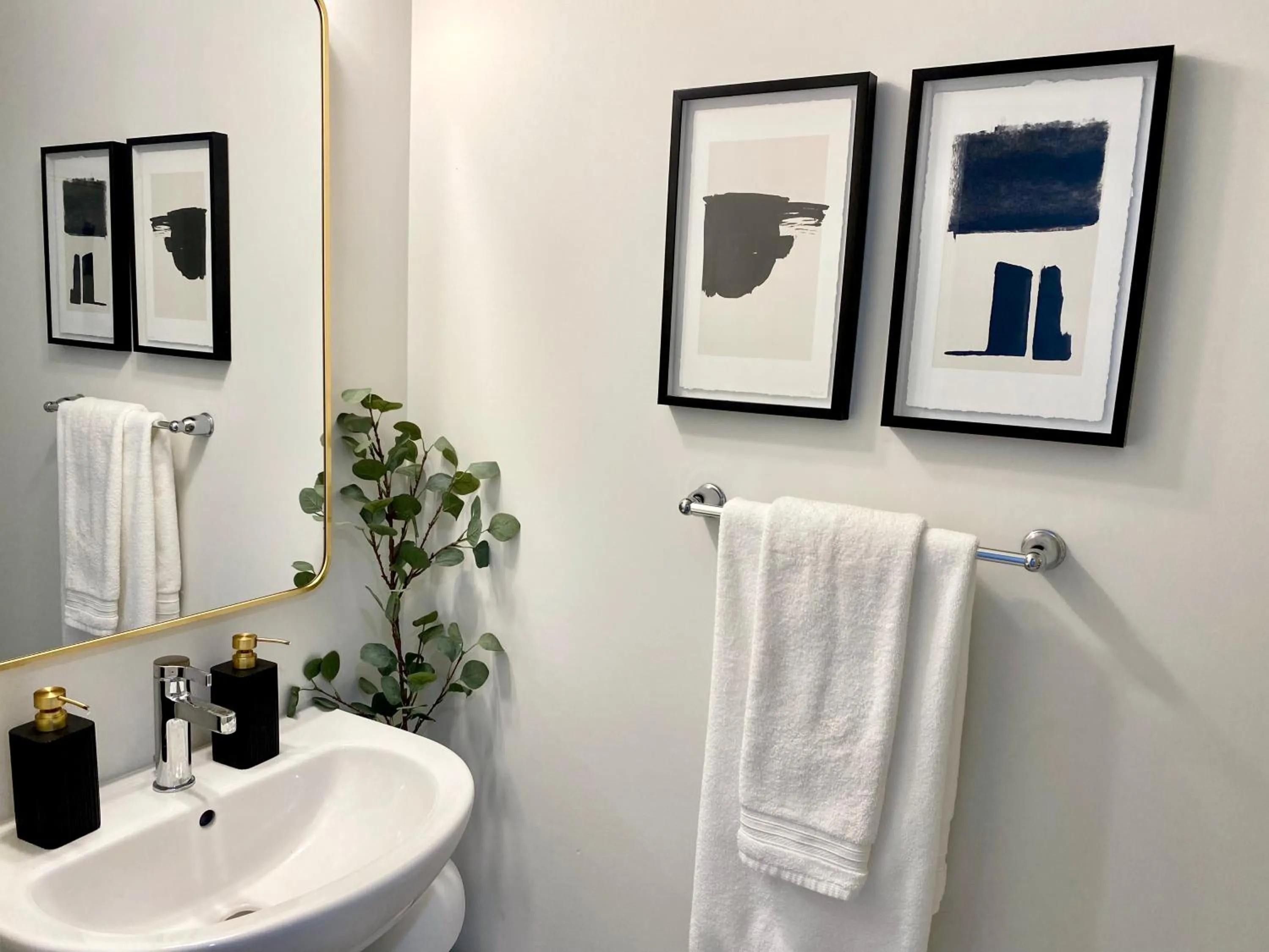 Modern and Bright Luxury Home Centrally Located in Toronto’s GTA