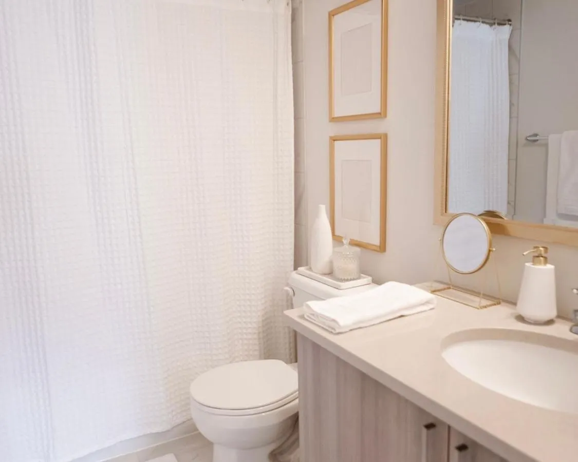 Modern and Bright Luxury Home Centrally Located in Toronto’s GTA