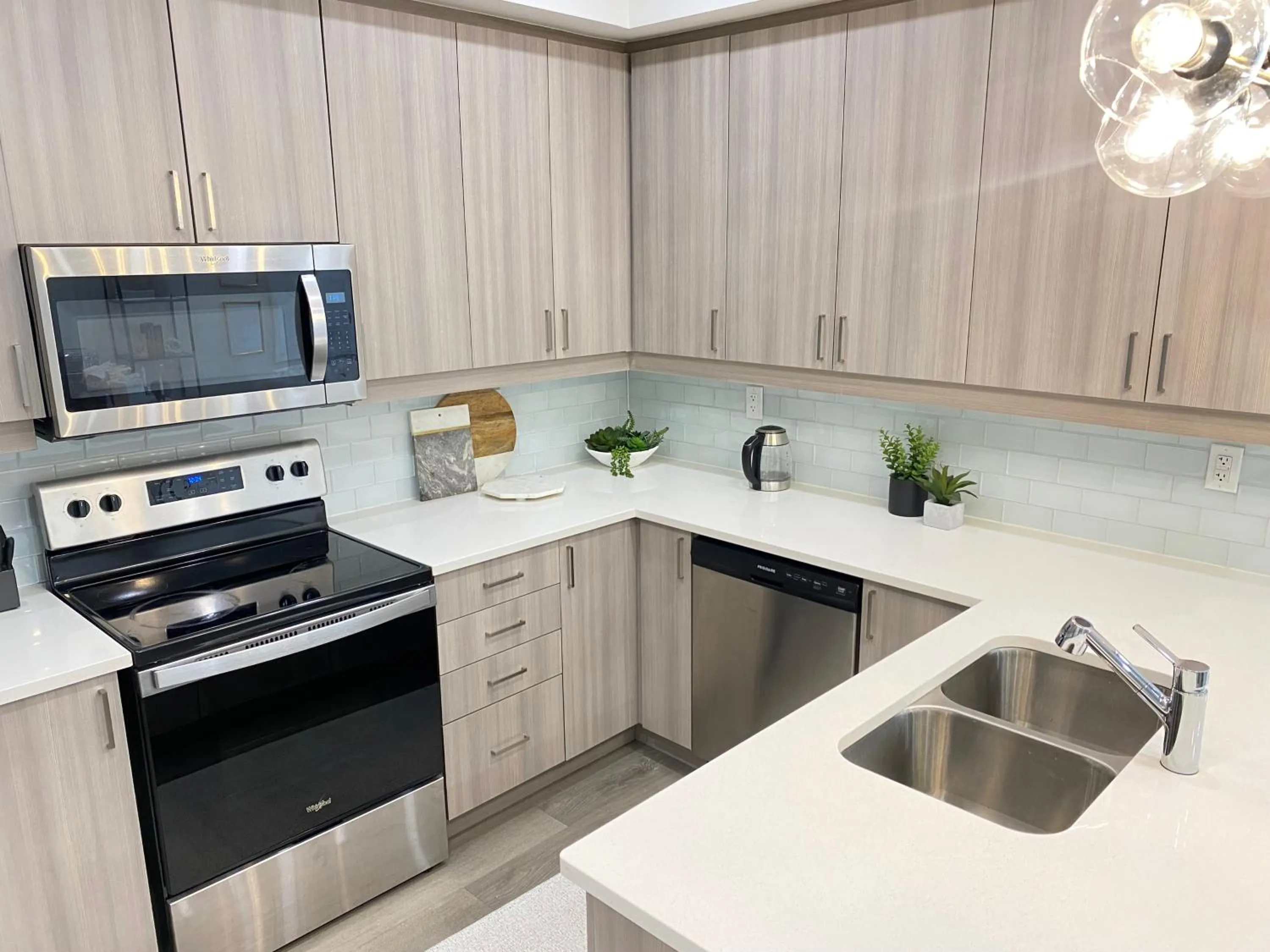 Modern and Bright Luxury Home Centrally Located in Toronto’s GTA