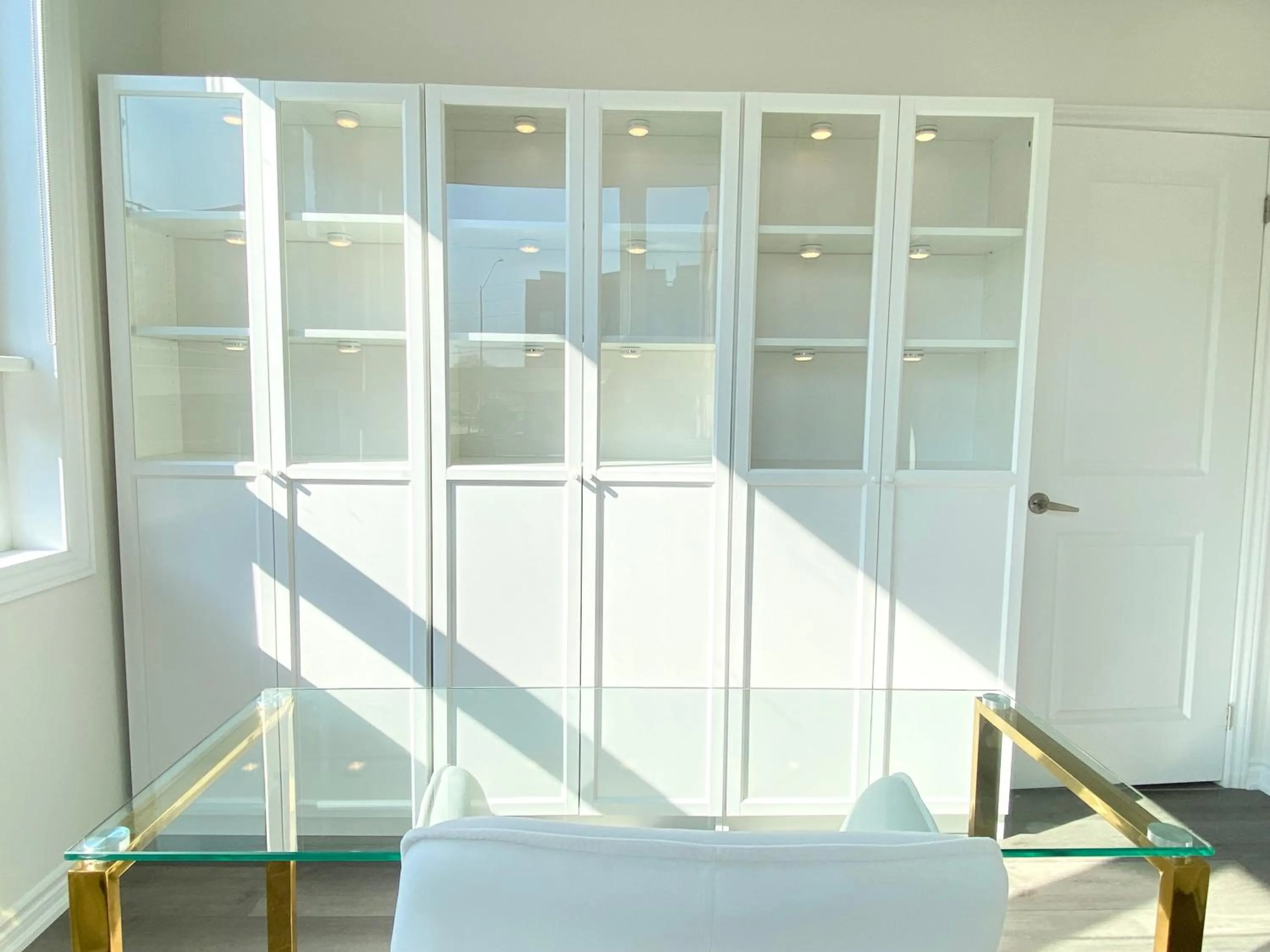 Modern and Bright Luxury Home Centrally Located in Toronto’s GTA