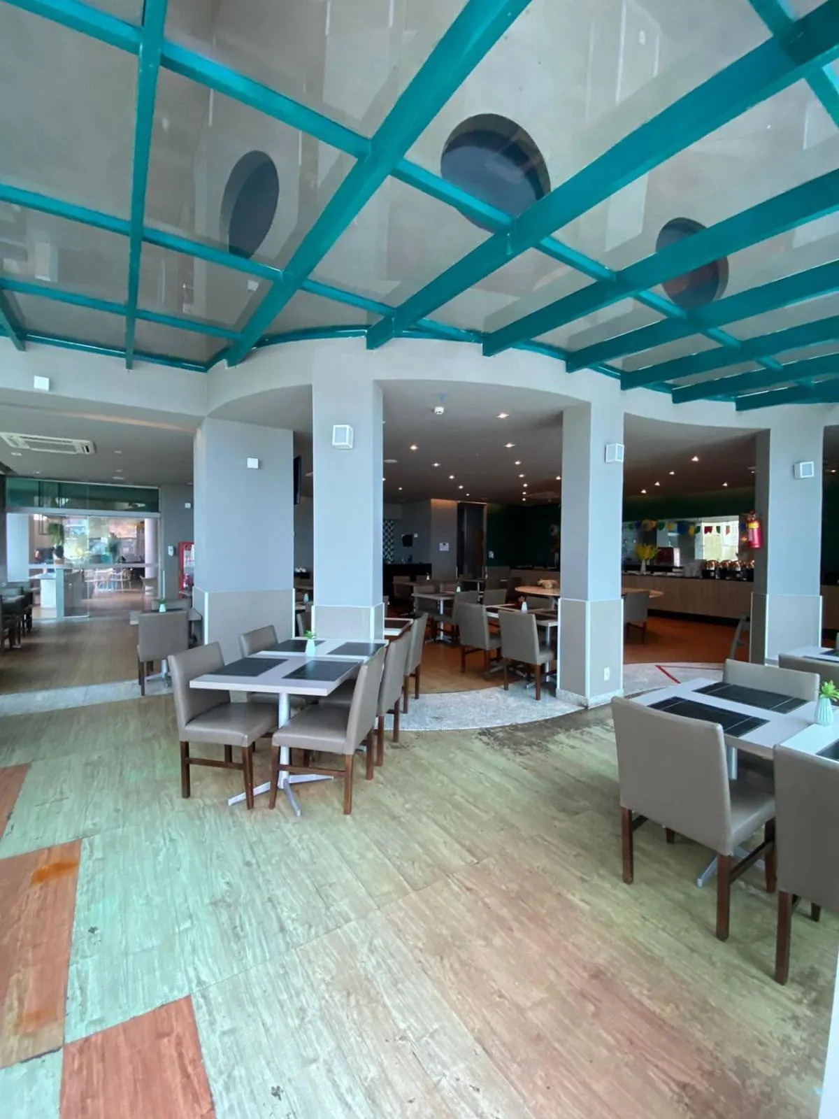 Restaurant/places to eat in Flat Beira Mar Piedade