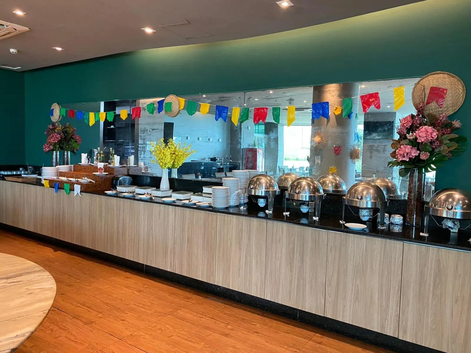 Restaurant/places to eat in Flat Beira Mar Piedade