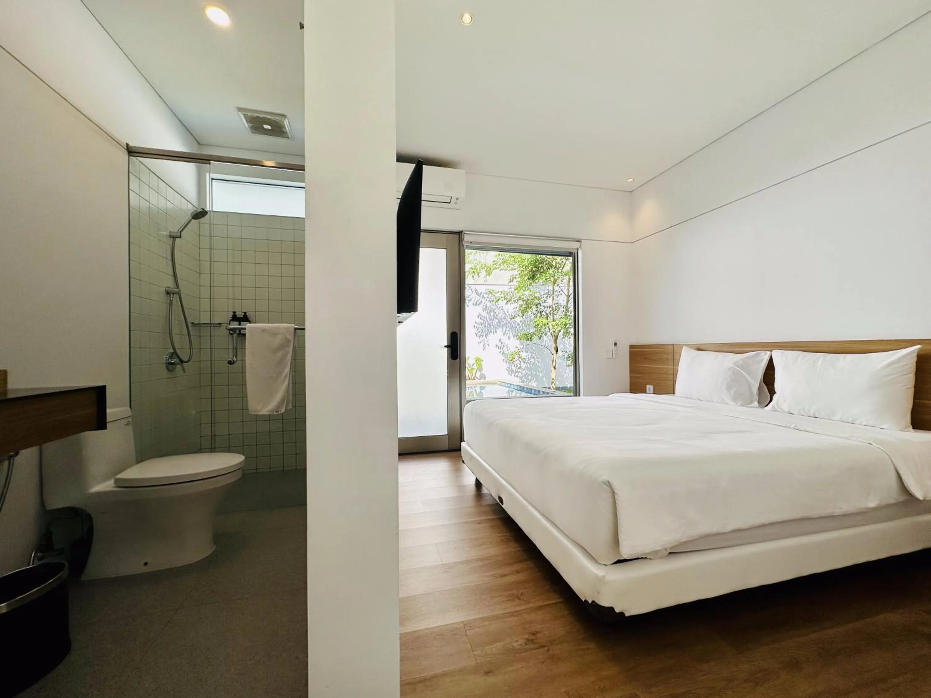 Bathroom, Bed in Bungalow Homes