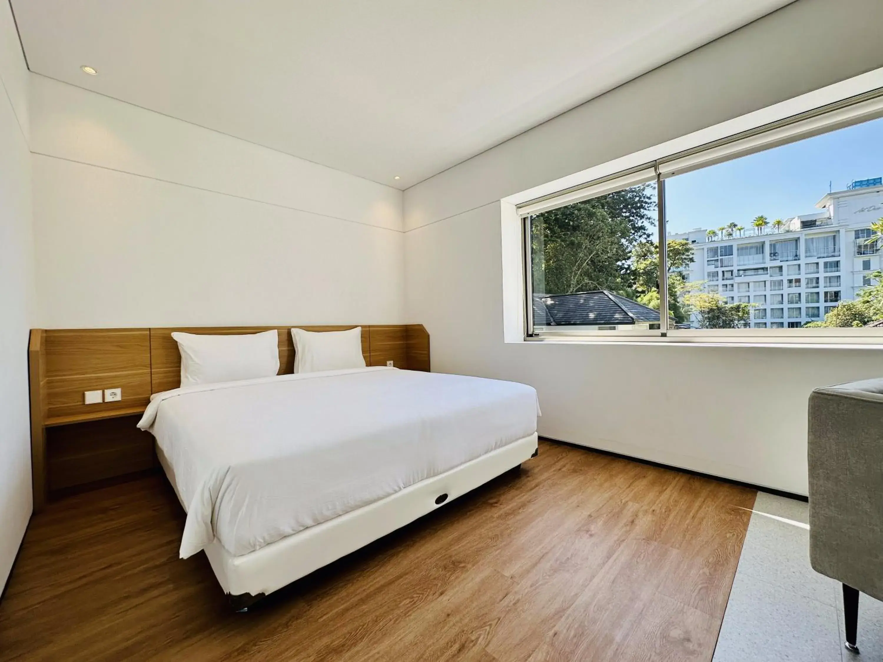 Deluxe King Room in Bungalow Homes Deluxe King Room in Bungalow Homes