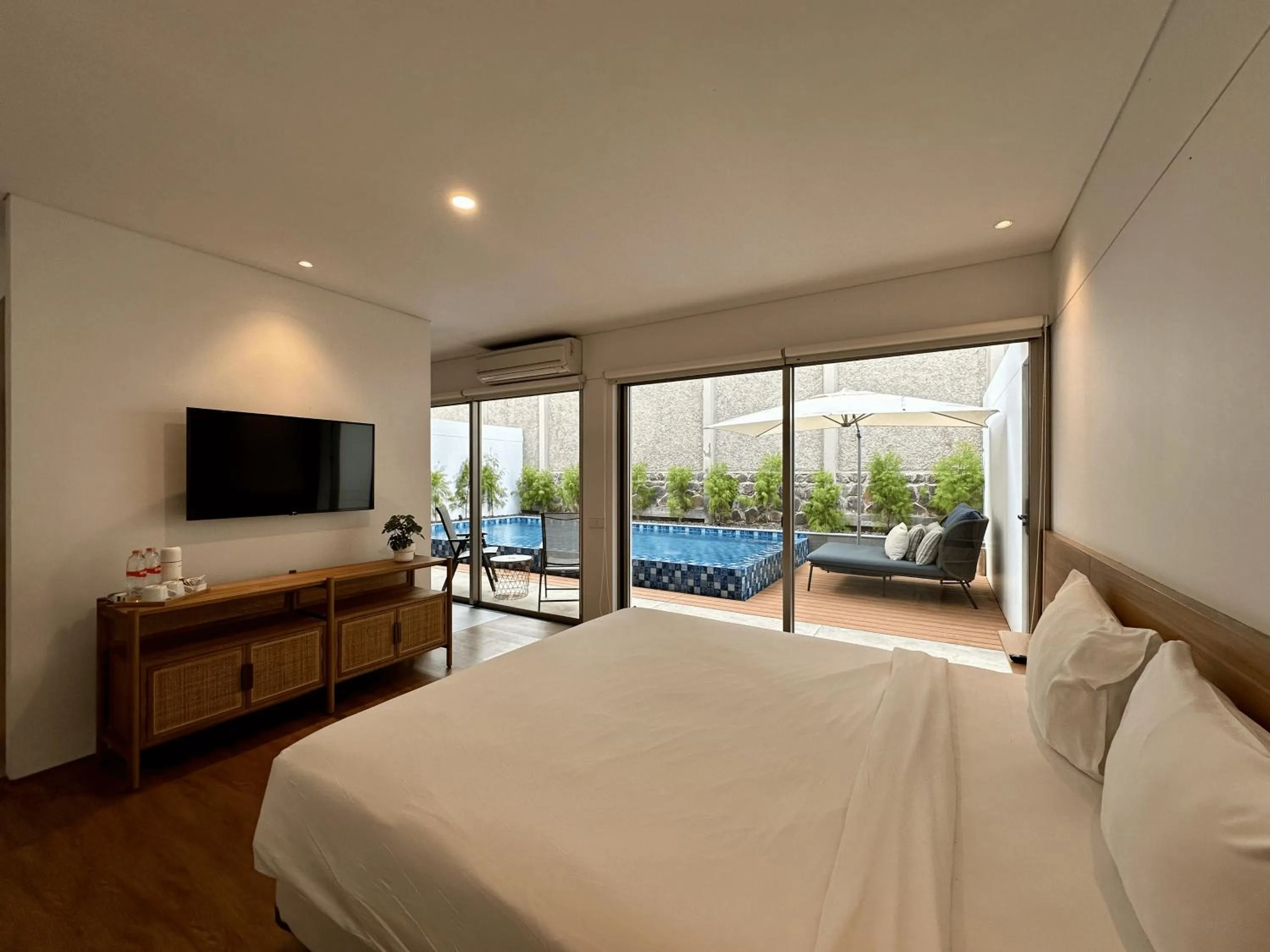 Bedroom, Bed in Bungalow Homes