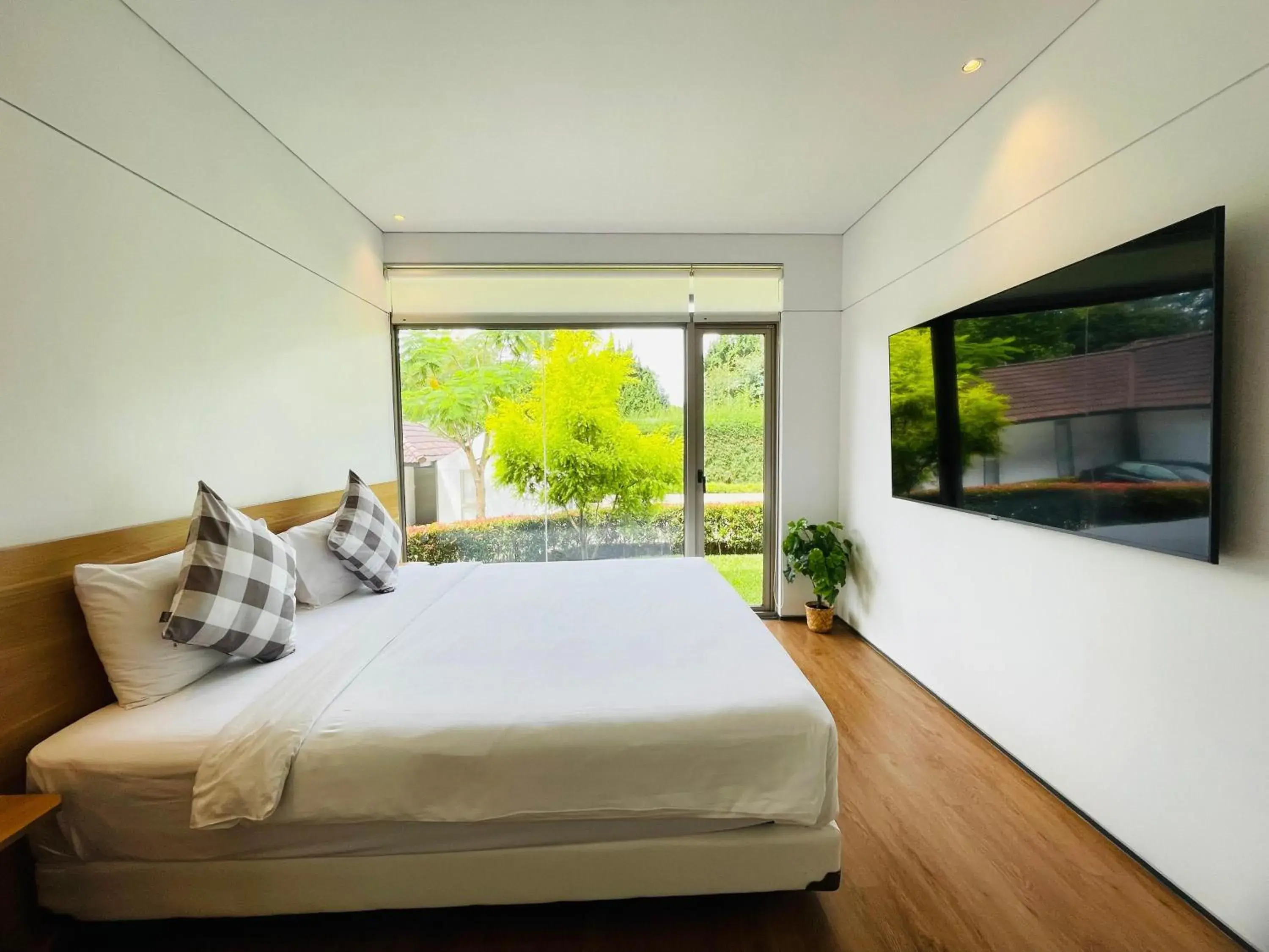 King Studio in Bungalow Homes King Studio in Bungalow Homes