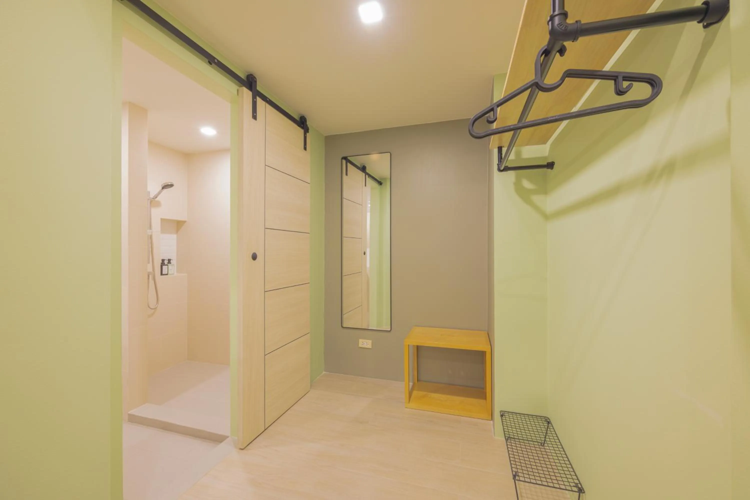 Shower in Chamemon Bed Phuket Town