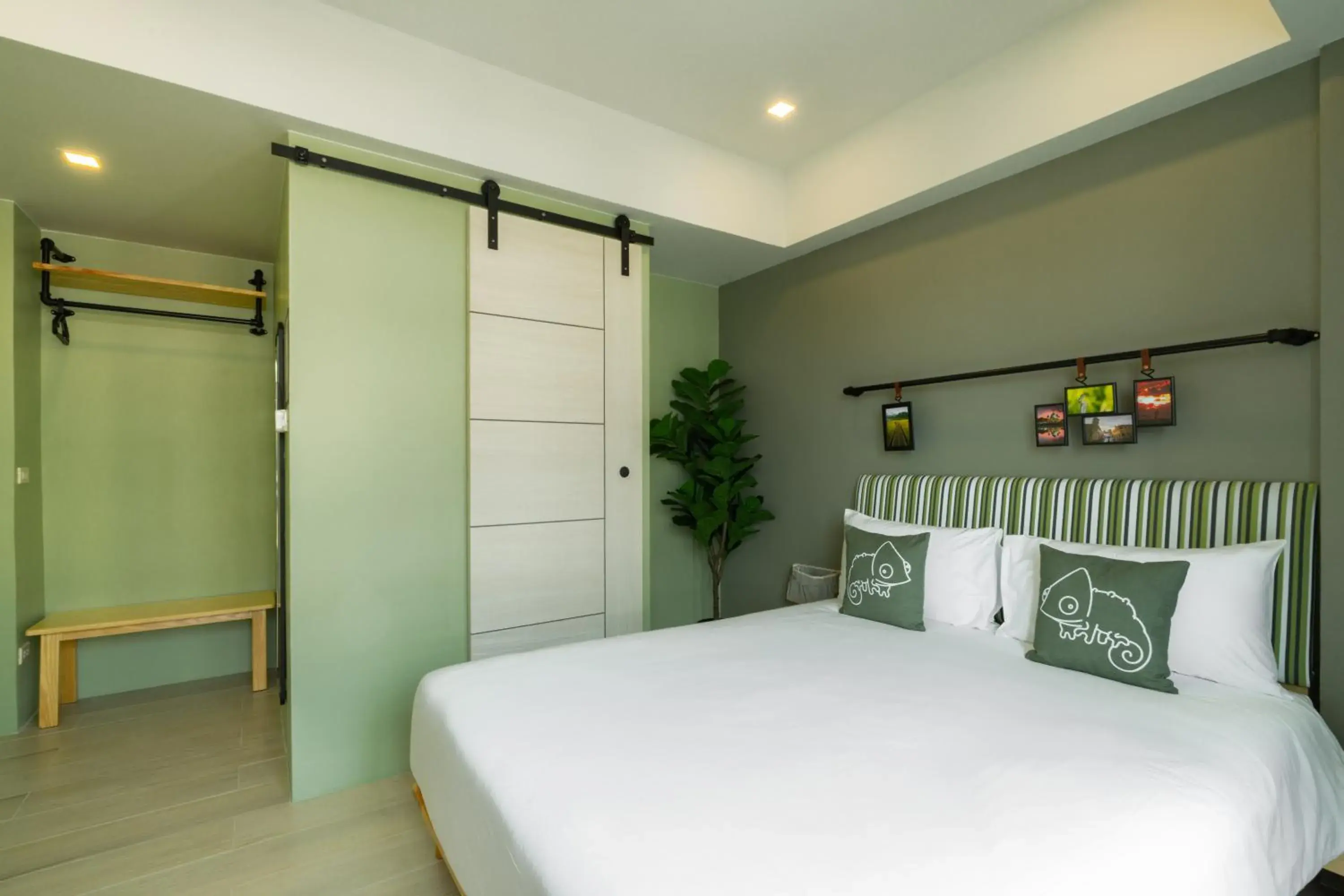 Deluxe Double Room with Balcony in Chamemon Bed Phuket Town Deluxe Double Room with Balcony in Chamemon Bed Phuket Town