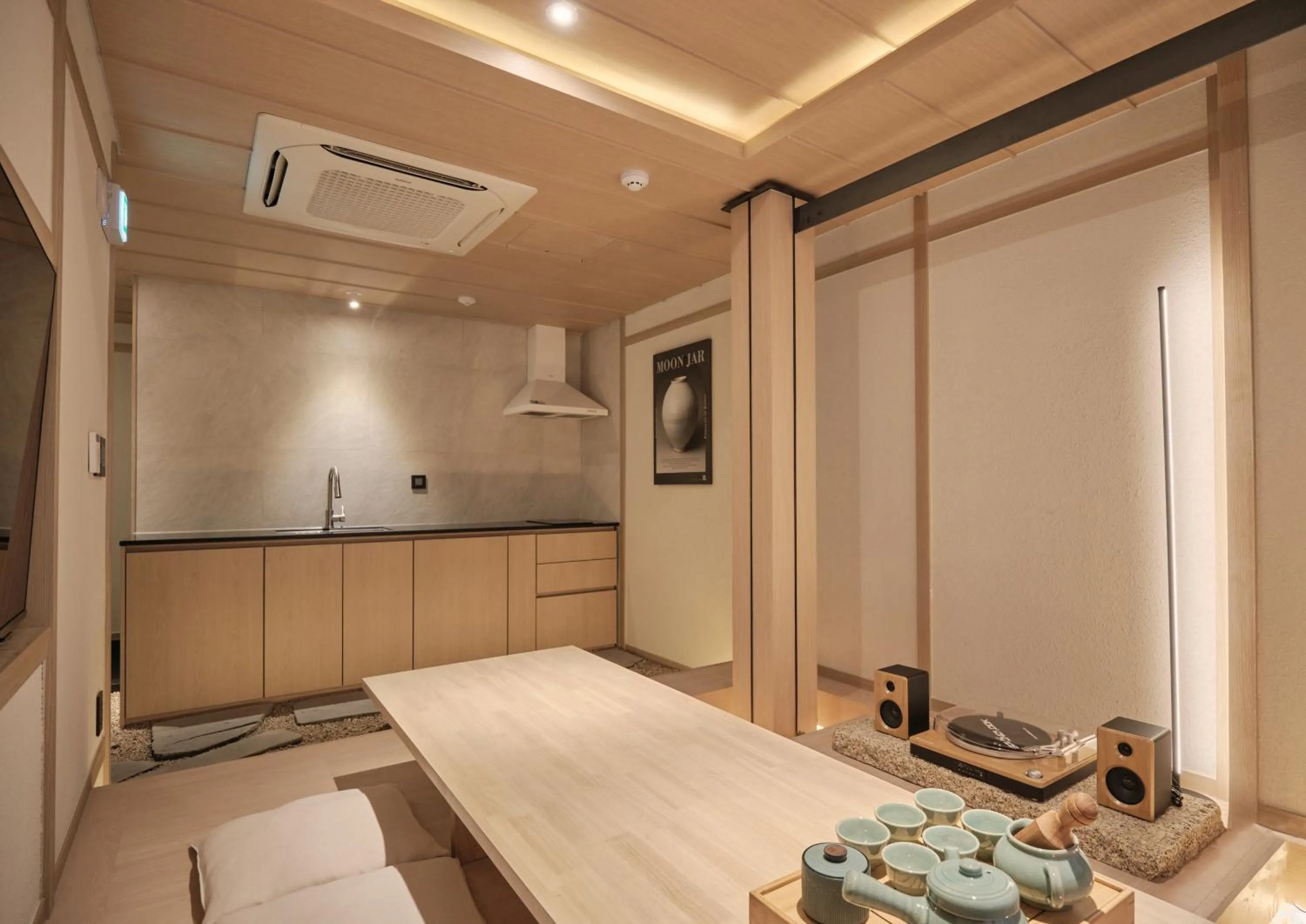 Kitchen or kitchenette, Bed in UH Suite Central Seoul