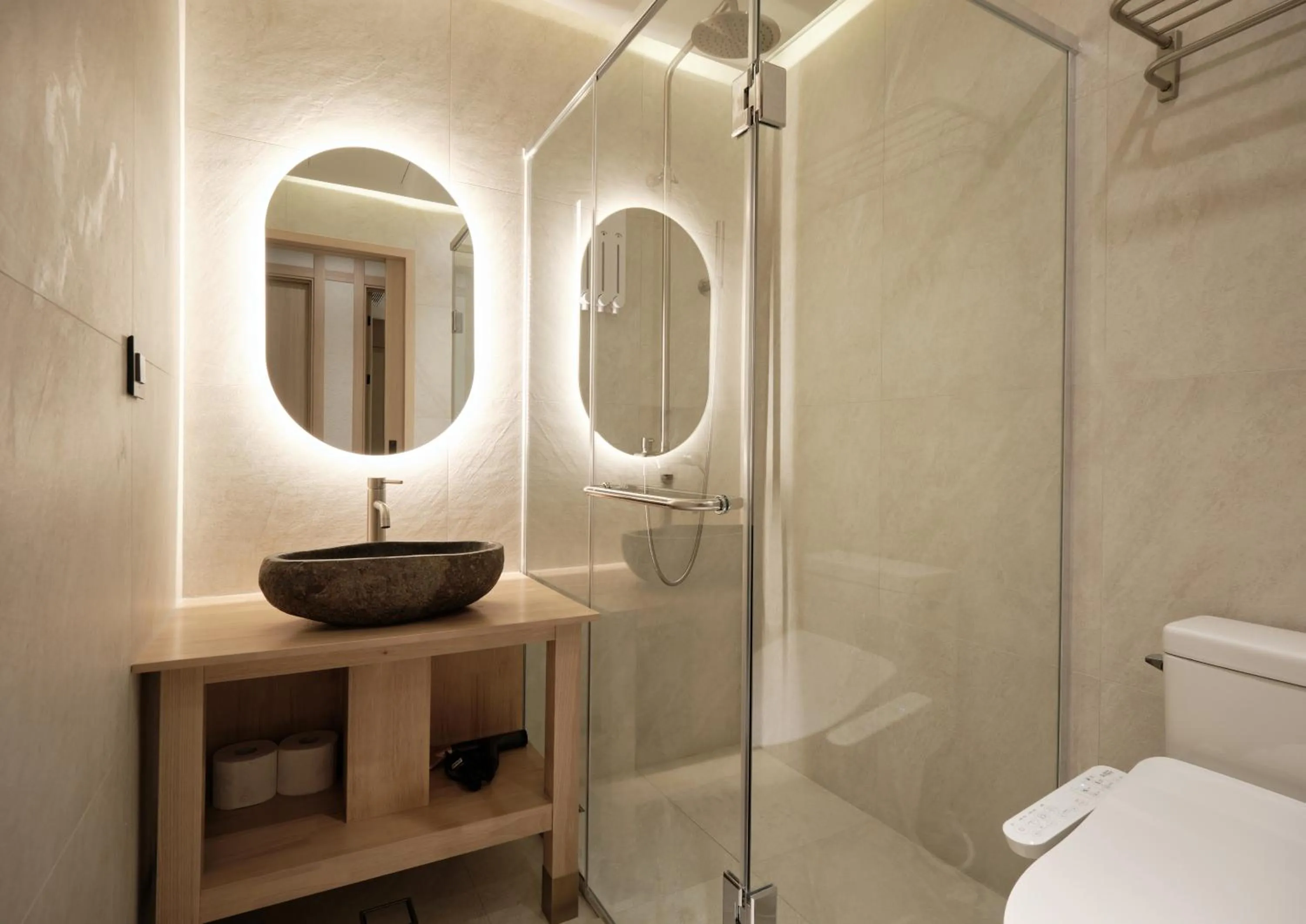 Toilet in UH Suite Central Seoul