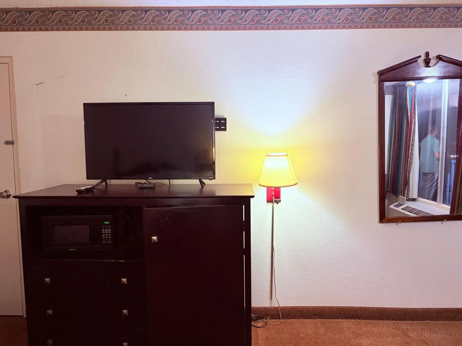 TV and multimedia in Executive Inn & Suites Lufkin US 59