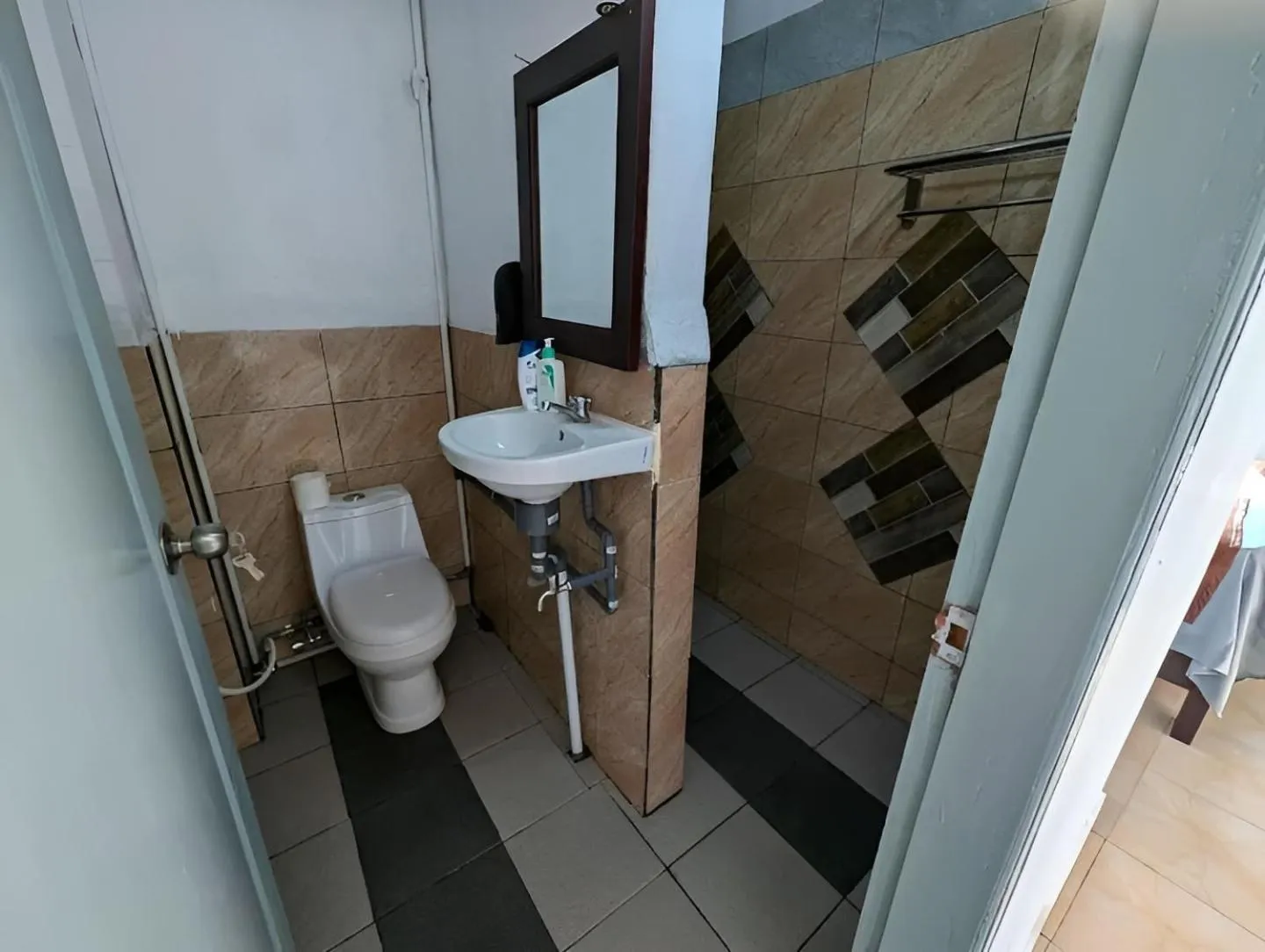 Toilet in Hotel Arda Bali