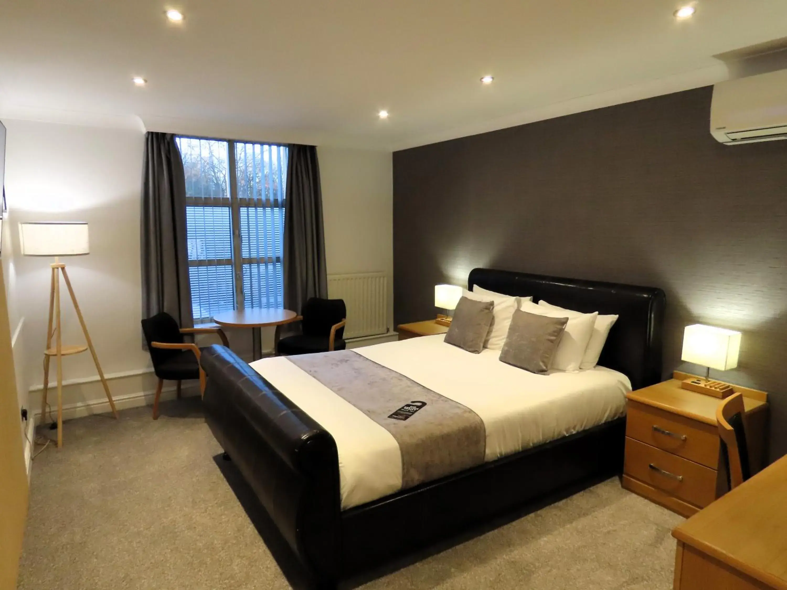 Business Room in Weetwood Hall Estate Business Room in Weetwood Hall Estate