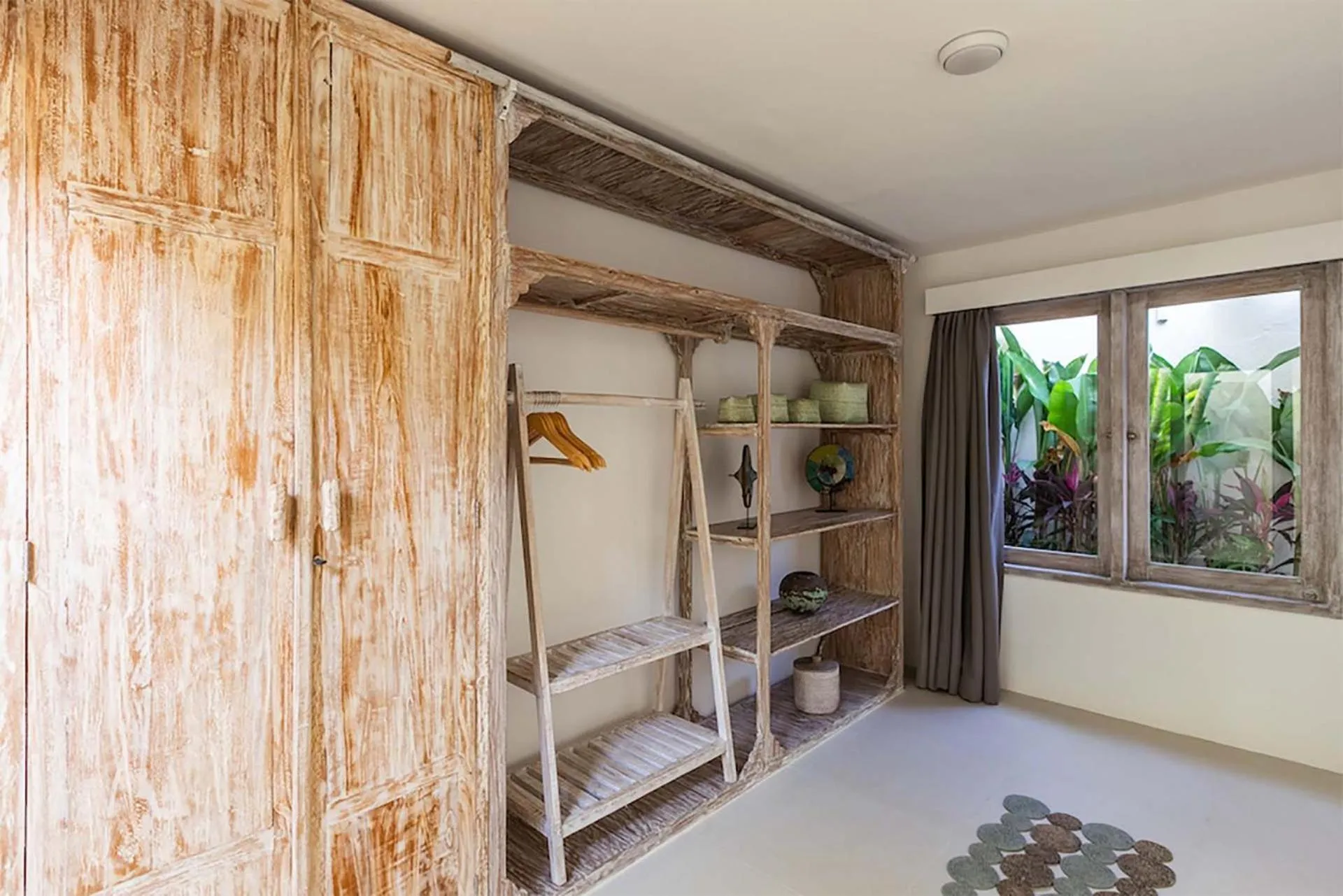 wardrobe in Villa Nyama by Optimum Bali Villas