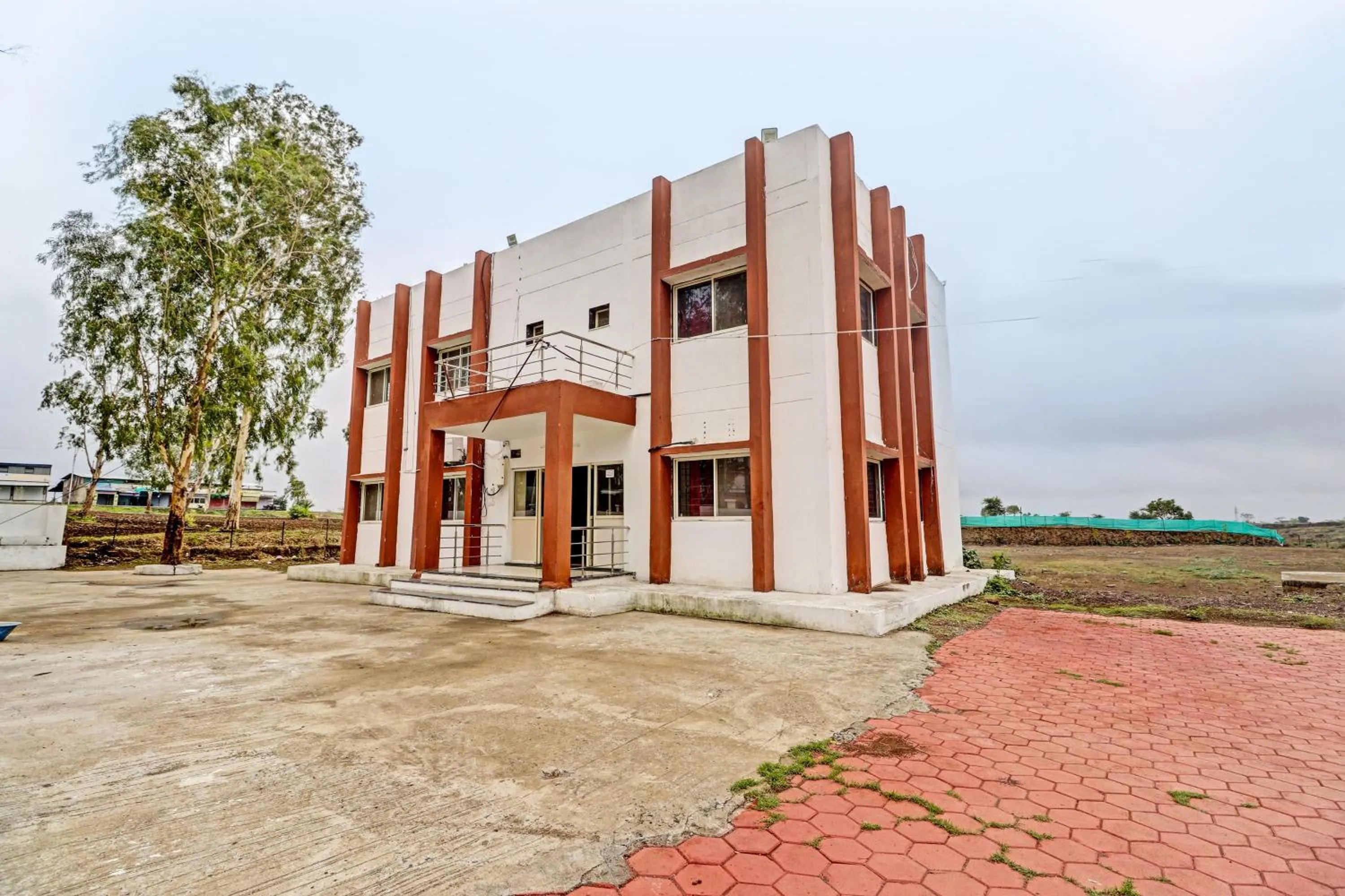 Facade/entrance in HOTEL O MIDWAY TREAT DHAR