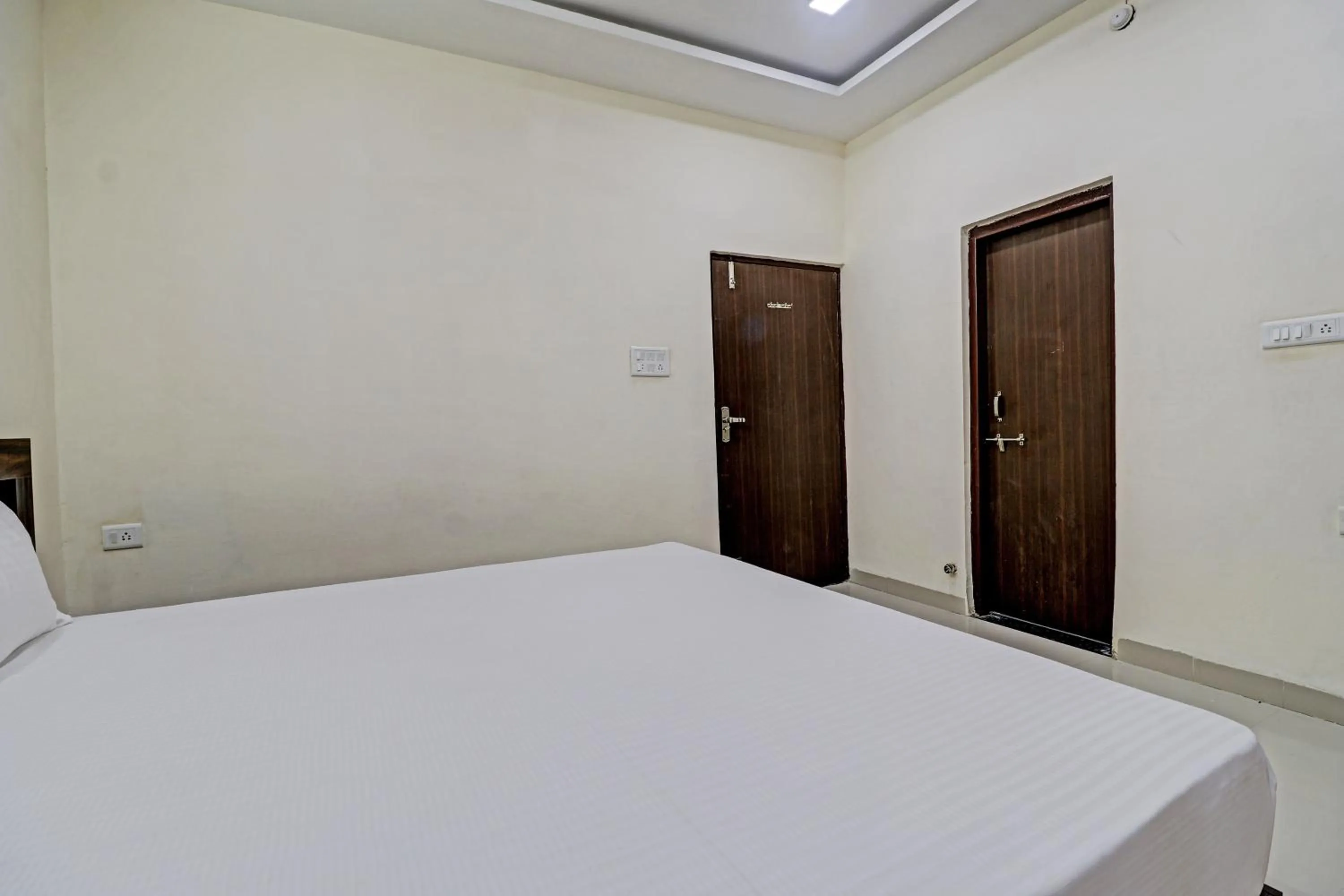 Bedroom, Bed in HOTEL O MIDWAY TREAT DHAR