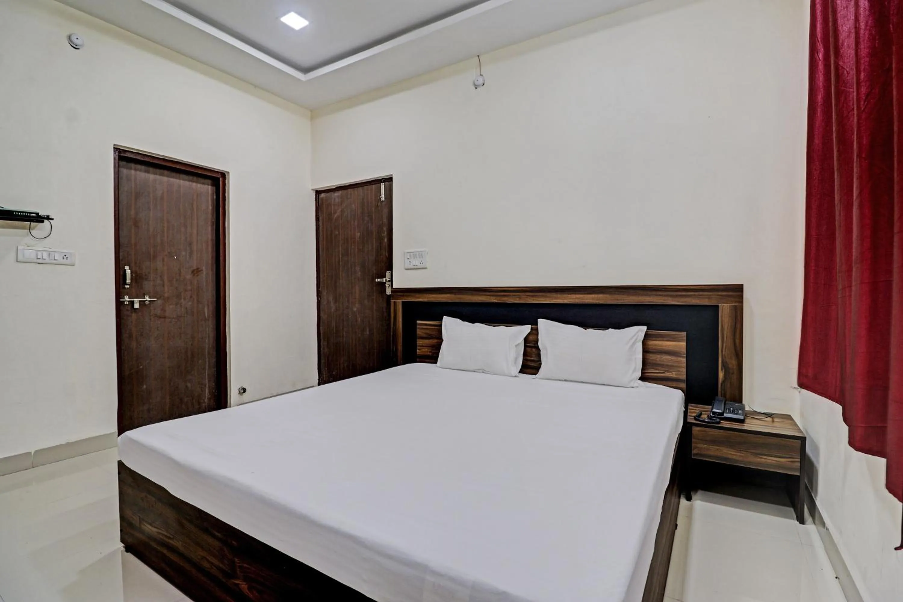 Bedroom, Bed in HOTEL O MIDWAY TREAT DHAR