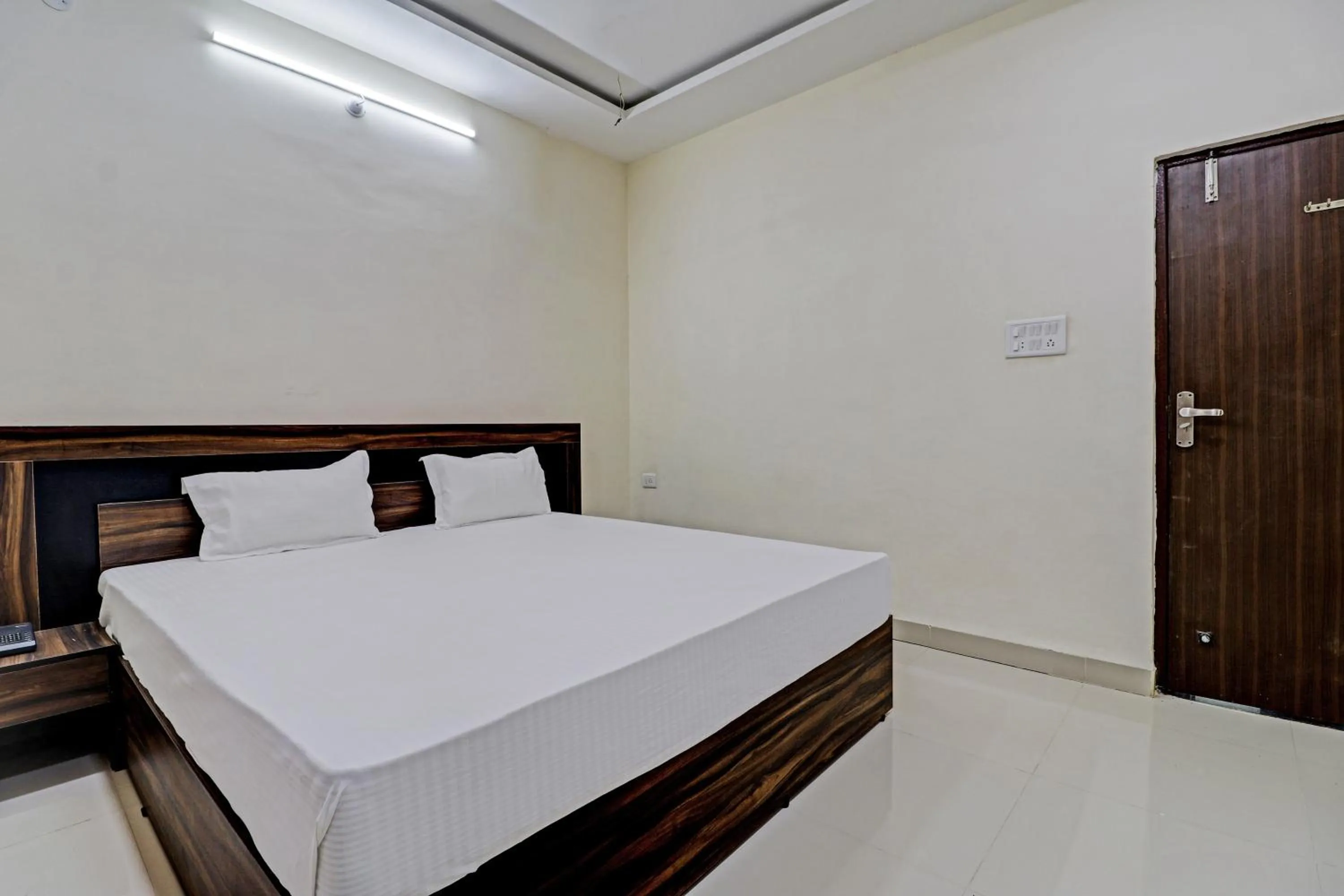 Bedroom, Bed in HOTEL O MIDWAY TREAT DHAR