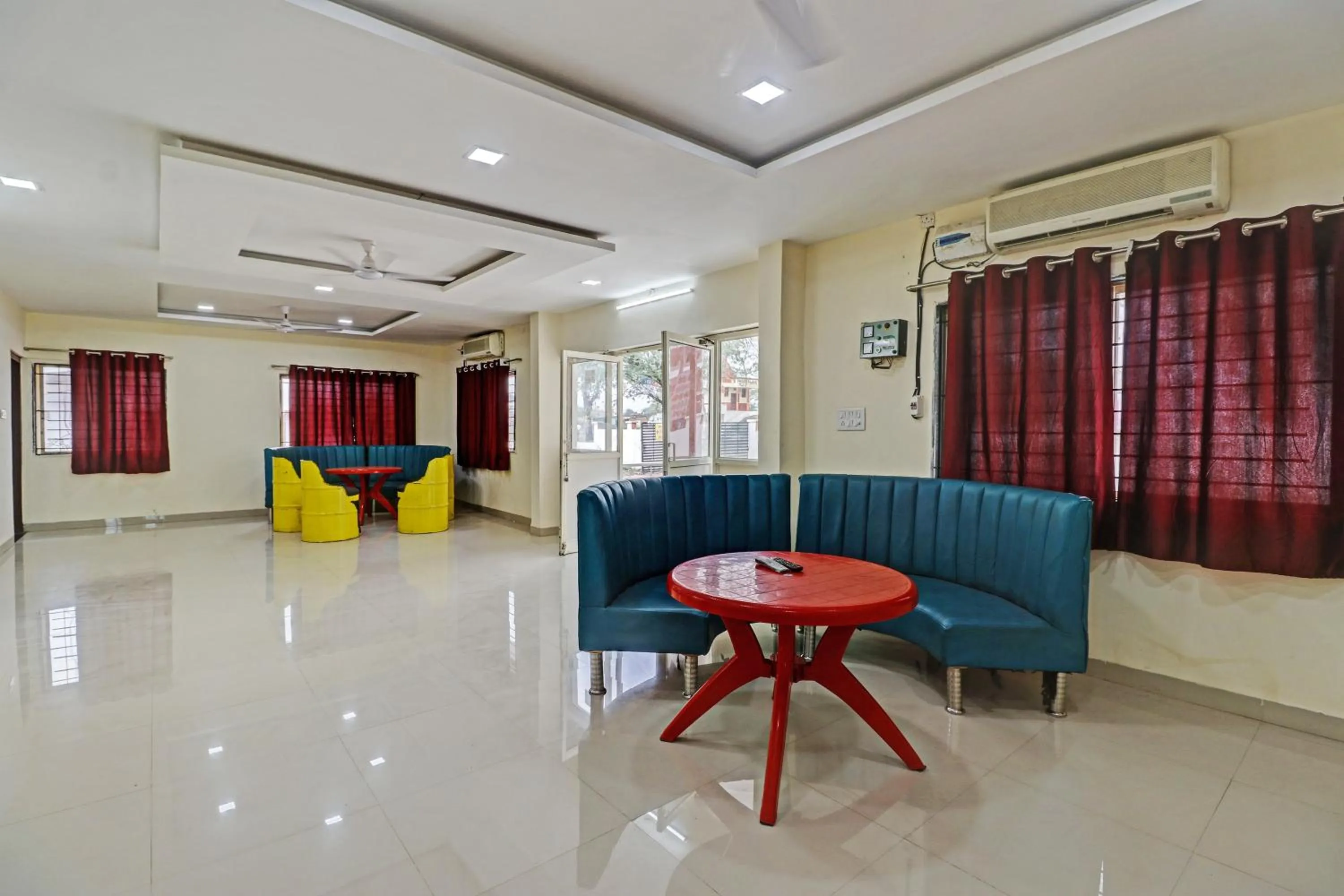 Dining area in HOTEL O MIDWAY TREAT DHAR