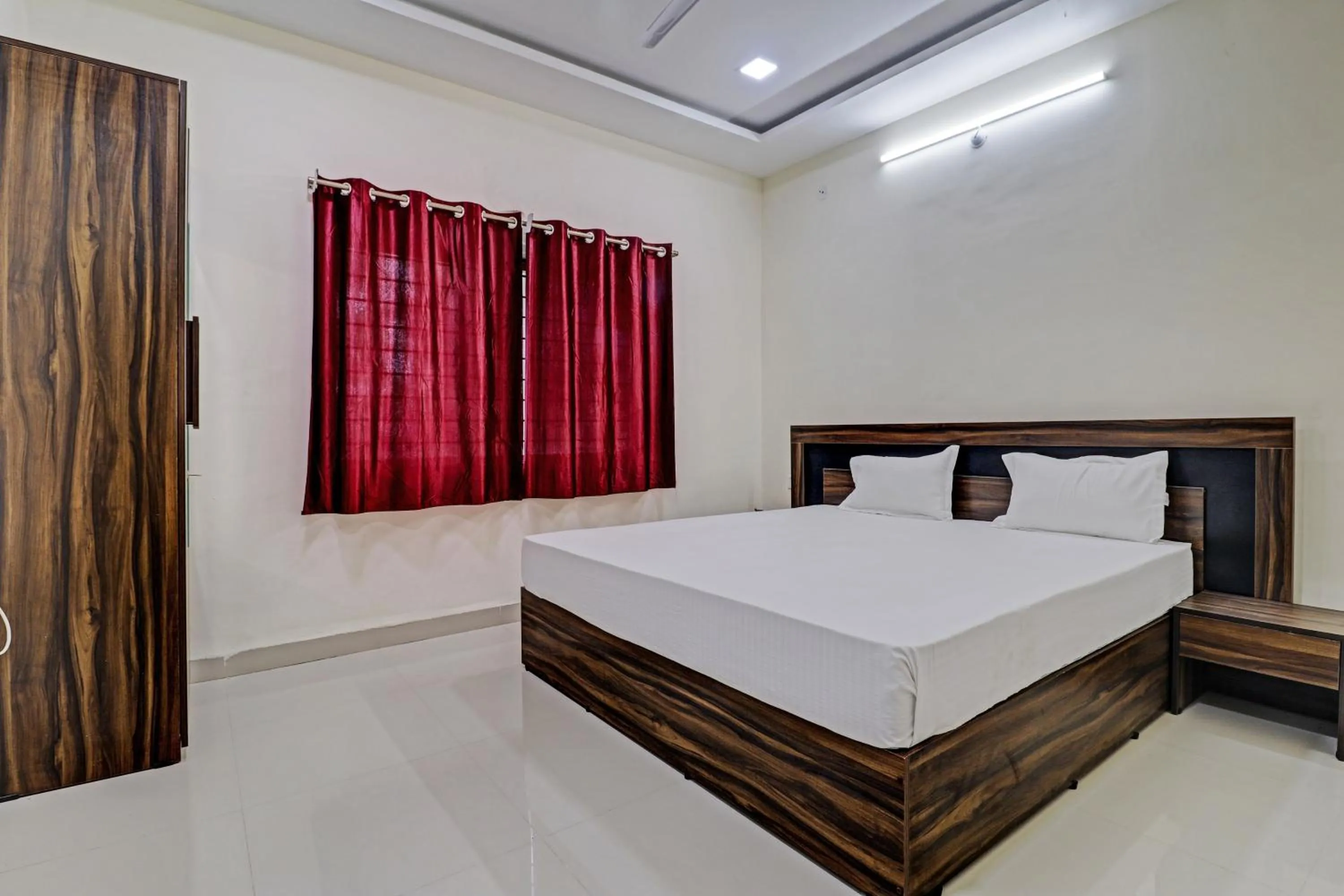 Bedroom, Bed in HOTEL O MIDWAY TREAT DHAR