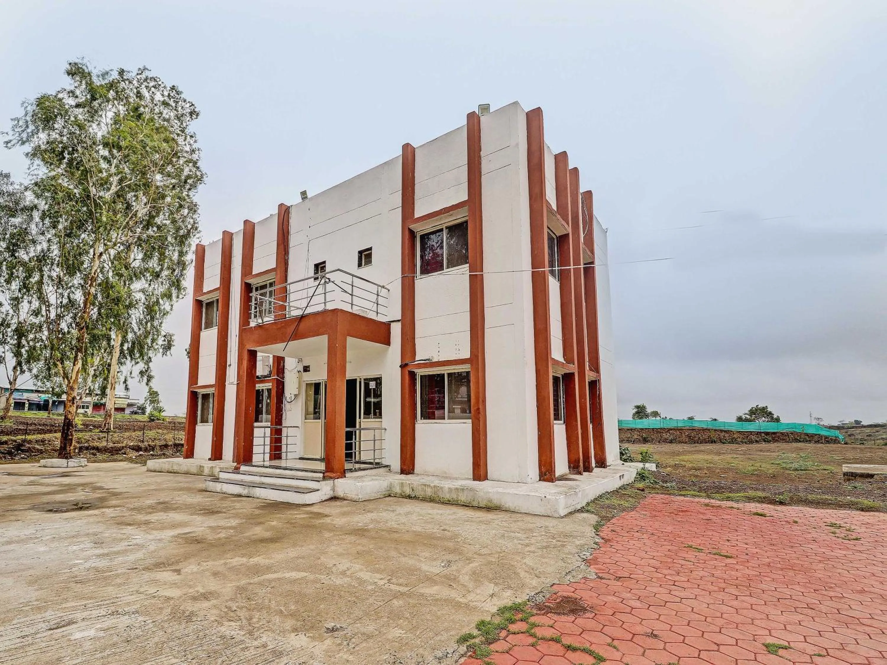 Facade/entrance in HOTEL O MIDWAY TREAT DHAR