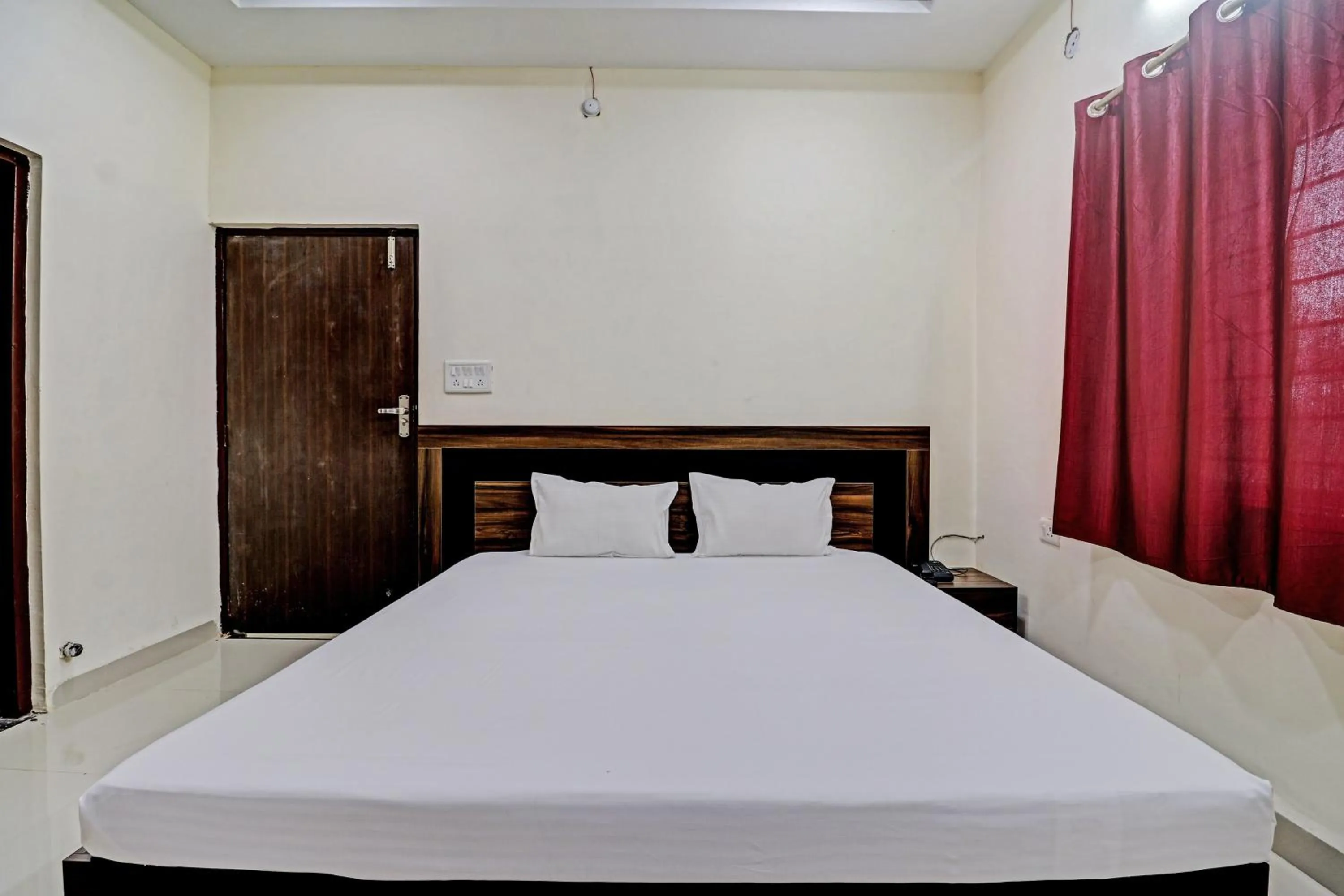 Bedroom, Bed in HOTEL O MIDWAY TREAT DHAR