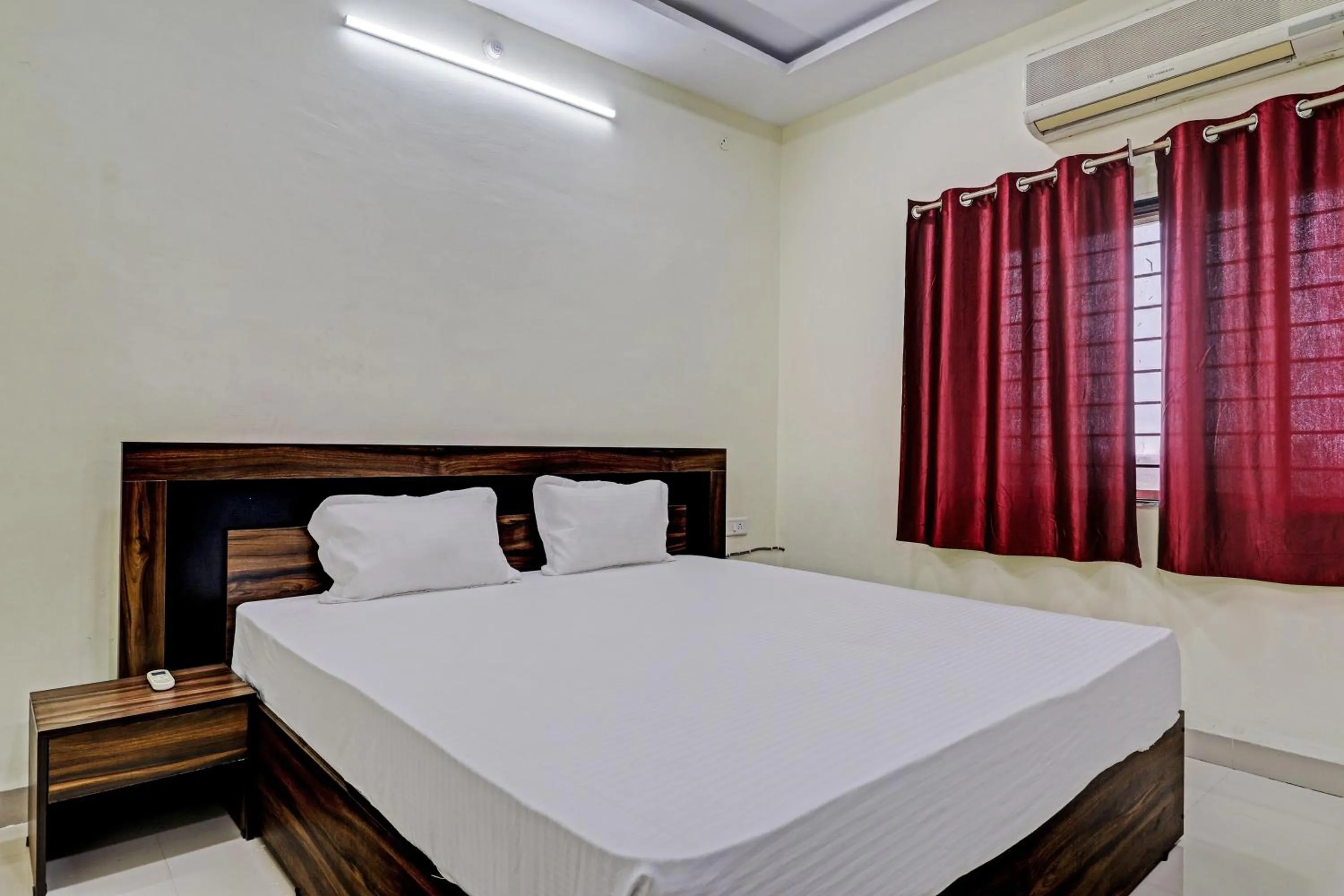 Bedroom, Bed in HOTEL O MIDWAY TREAT DHAR