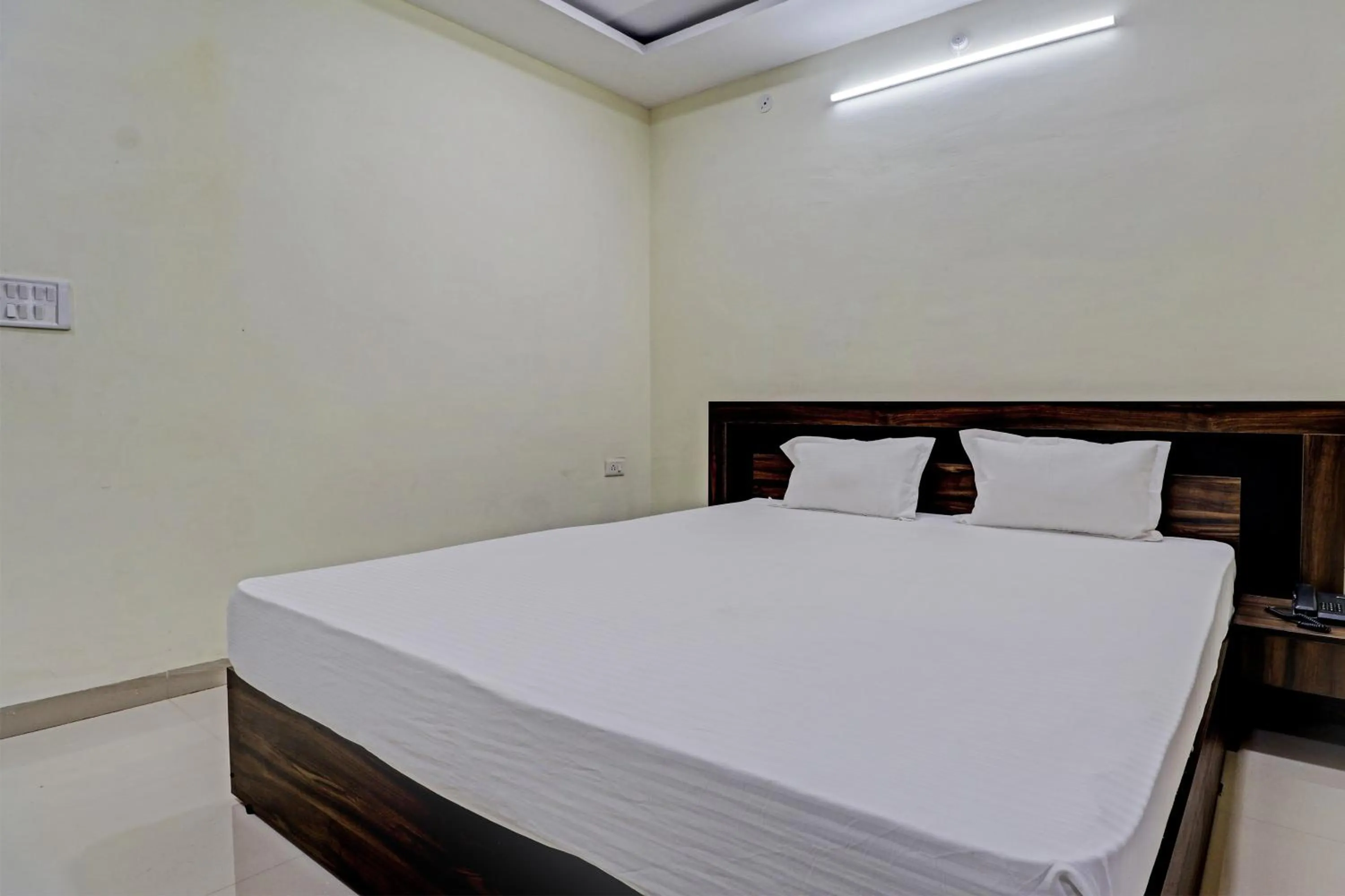 Bedroom, Bed in HOTEL O MIDWAY TREAT DHAR