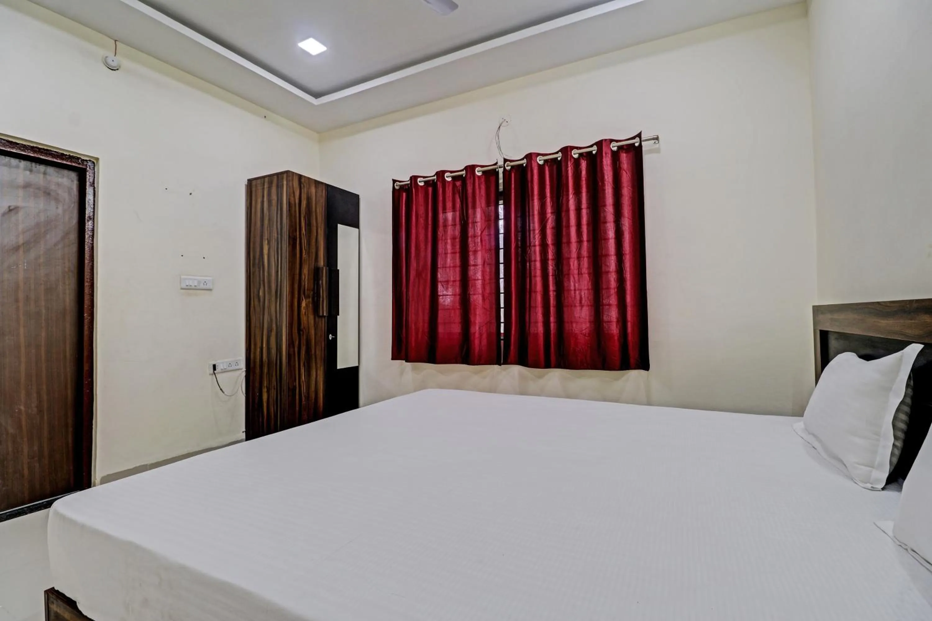Bedroom, Bed in HOTEL O MIDWAY TREAT DHAR